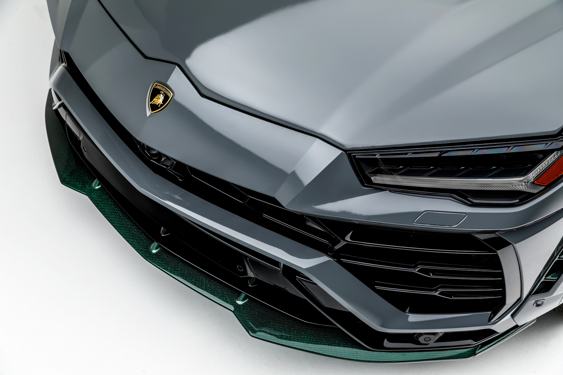 800 HP, Carbon Fiber-Bodied Lamborghini Urus “Green Urnet” Cost $350,000