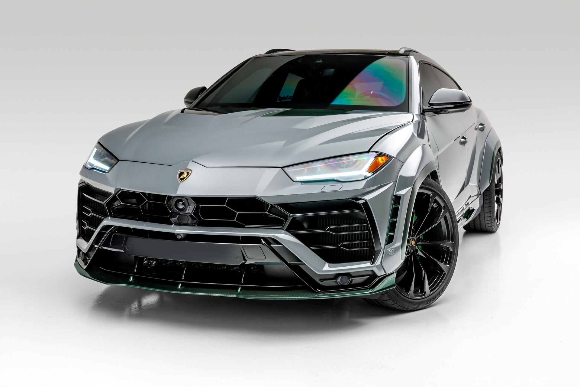 800 HP, Carbon Fiber-Bodied Lamborghini Urus “Green Urnet” Cost $350,000