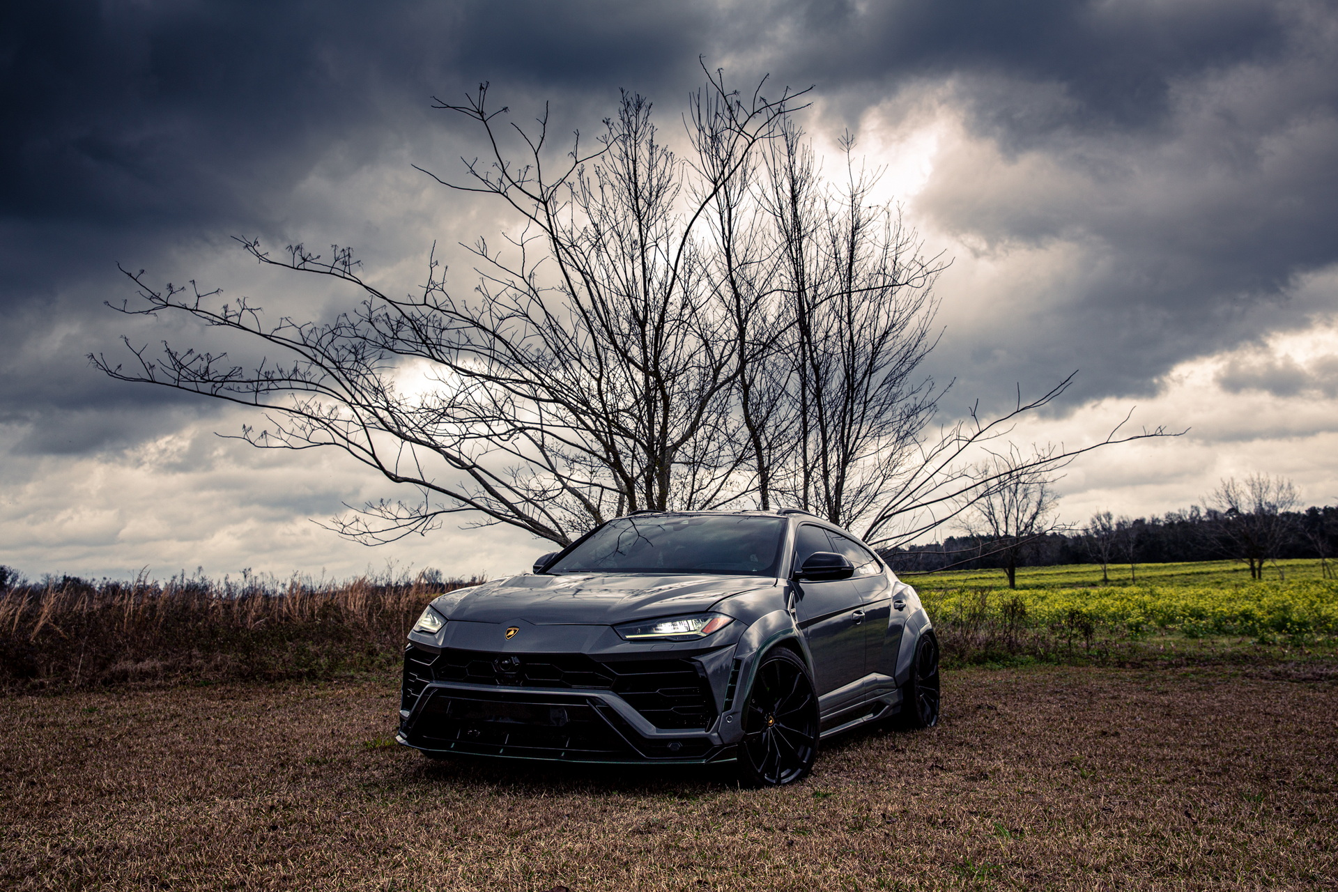 800 HP, Carbon Fiber-Bodied Lamborghini Urus “Green Urnet” Cost $350,000
