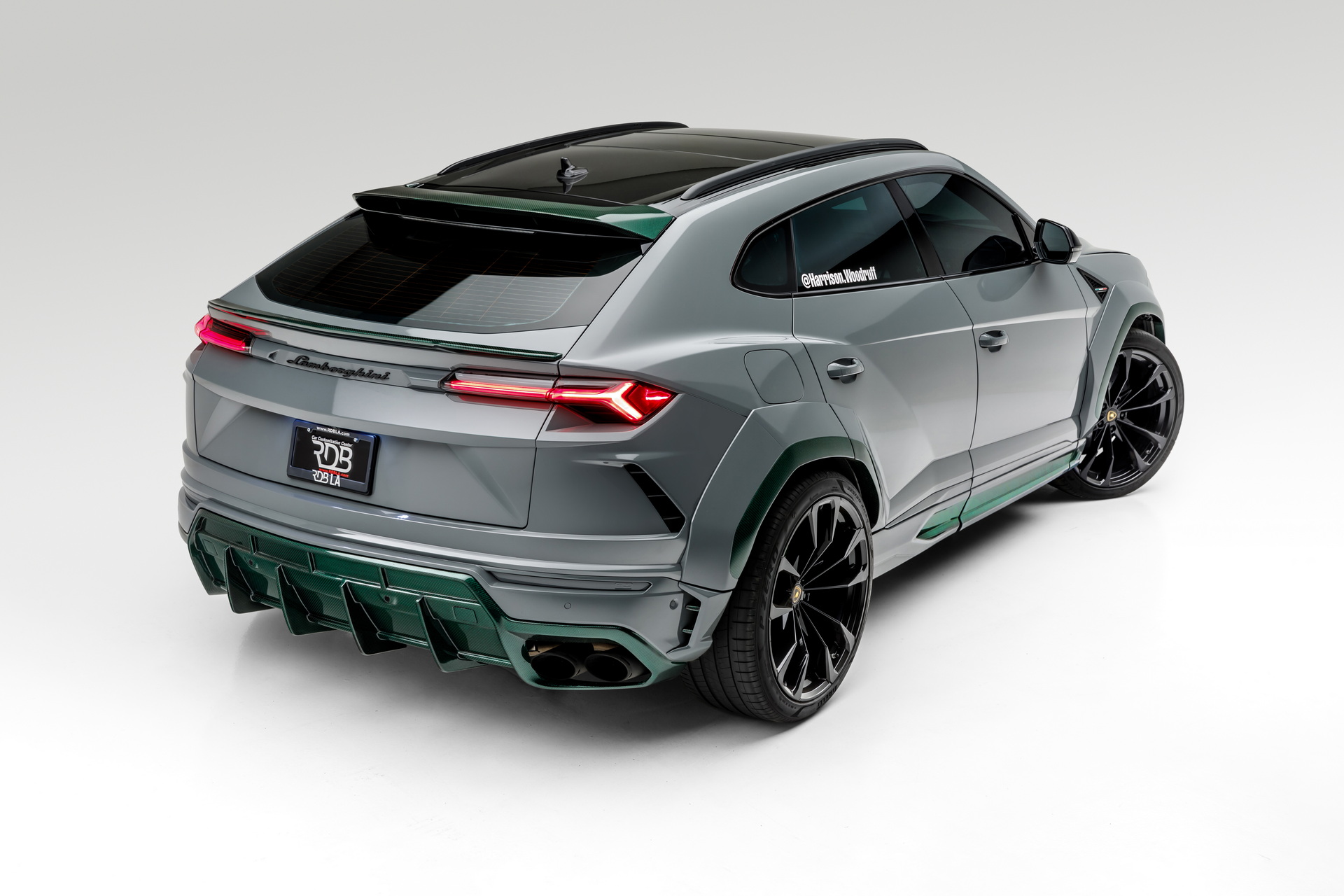 800 HP, Carbon Fiber-Bodied Lamborghini Urus “Green Urnet” Cost $350,000