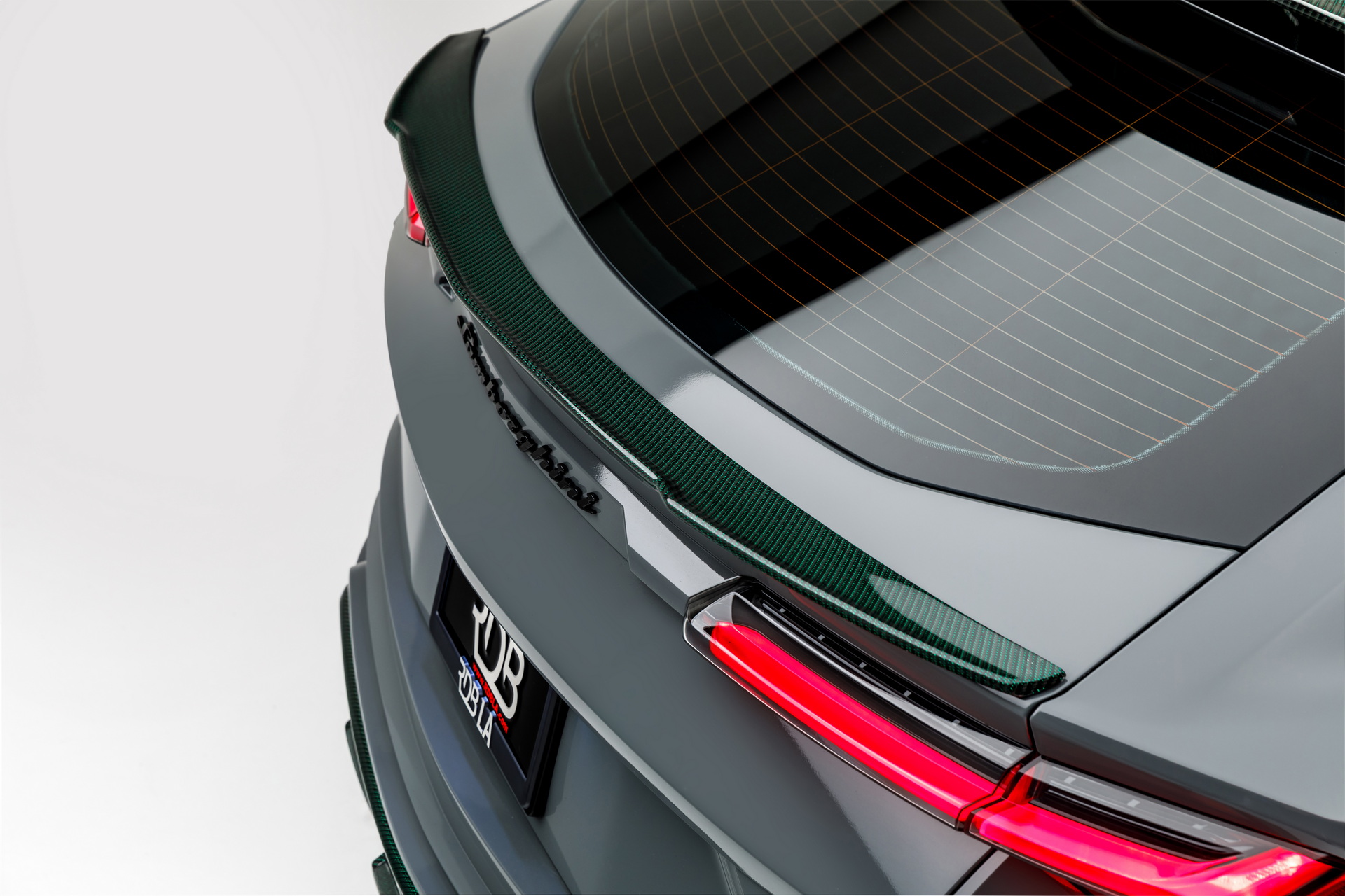 800 HP, Carbon Fiber-Bodied Lamborghini Urus “Green Urnet” Cost $350,000