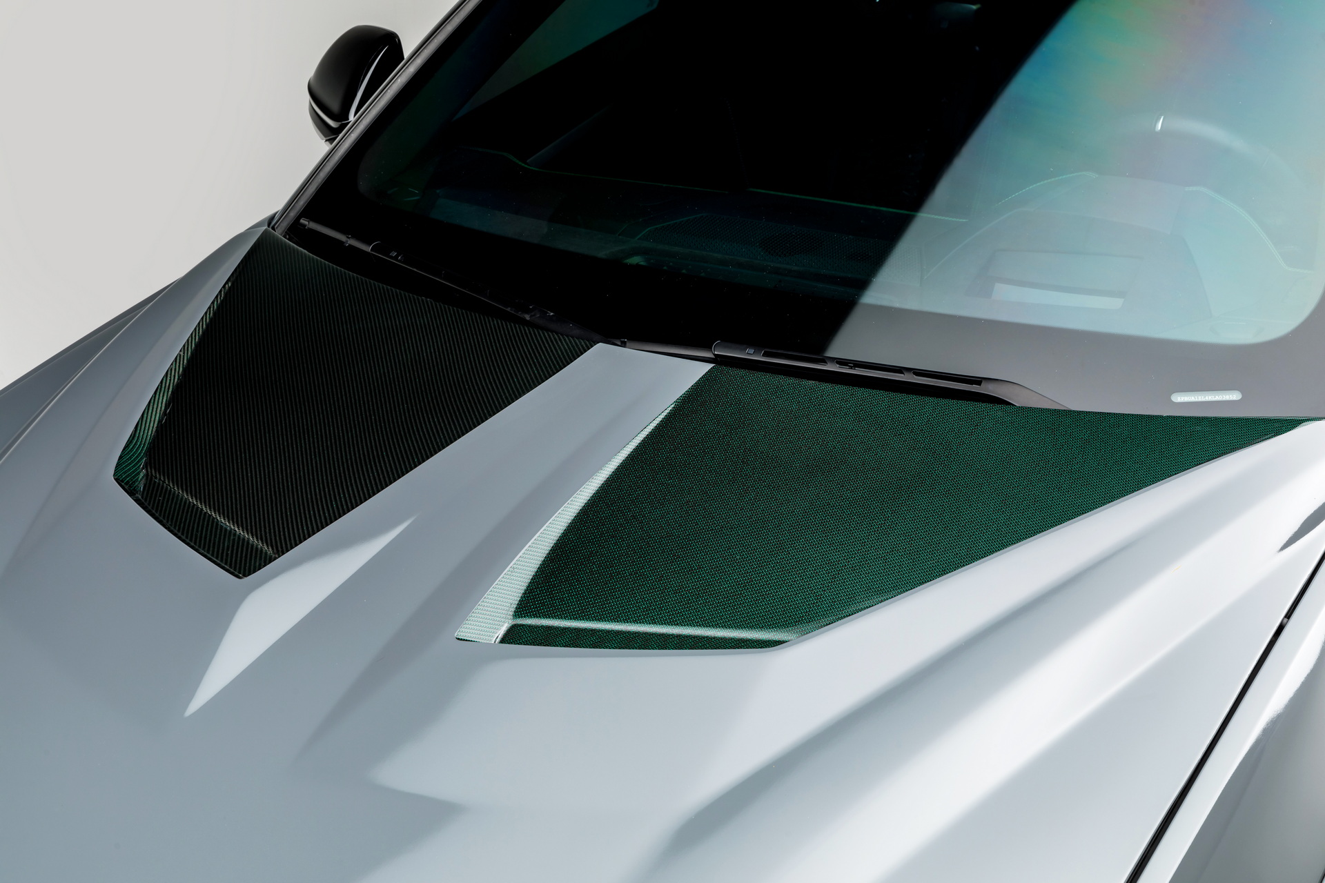 800 HP, Carbon Fiber-Bodied Lamborghini Urus “Green Urnet” Cost $350,000