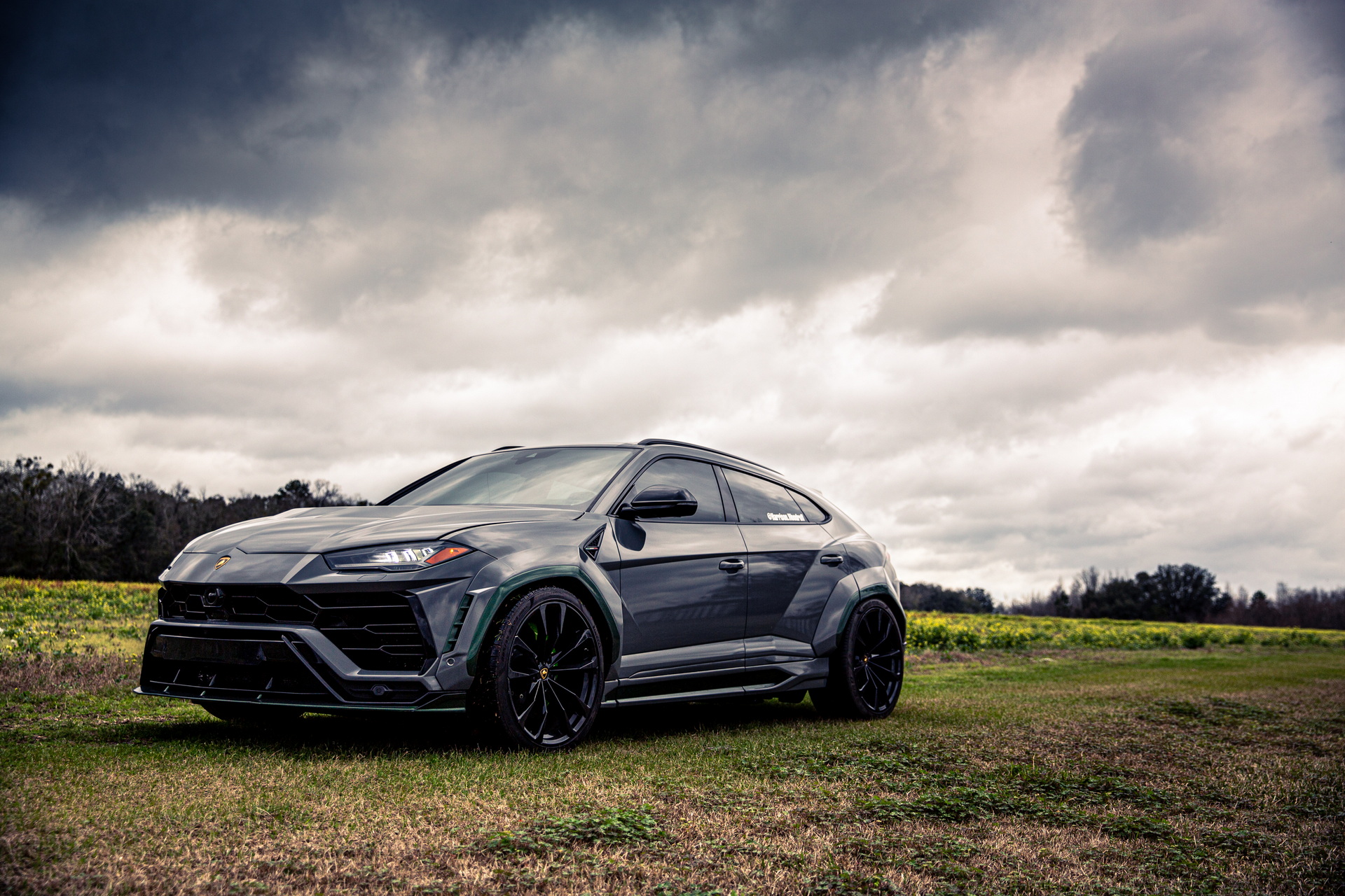 800 HP, Carbon Fiber-Bodied Lamborghini Urus “Green Urnet” Cost $350,000