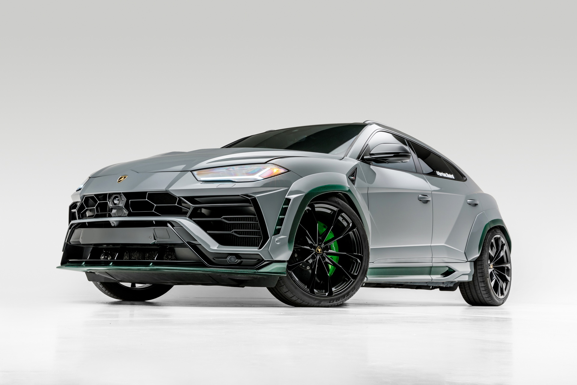 800 HP, Carbon Fiber-Bodied Lamborghini Urus “Green Urnet” Cost $350,000