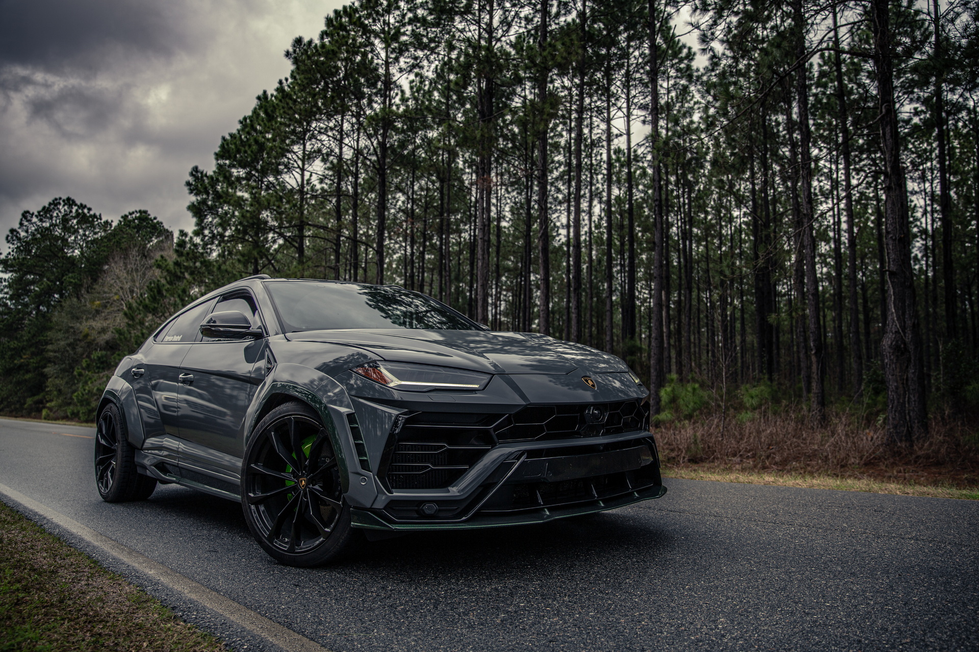 800 HP, Carbon Fiber-Bodied Lamborghini Urus “Green Urnet” Cost $350,000