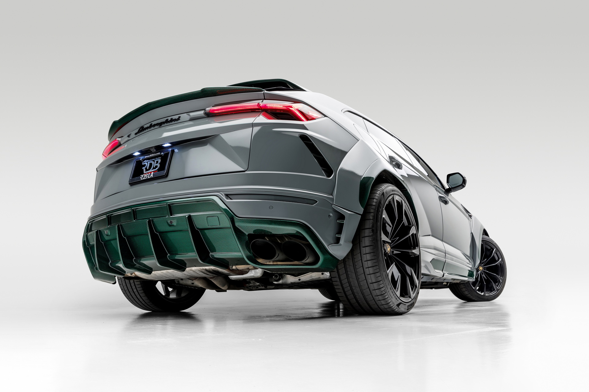 800 HP, Carbon Fiber-Bodied Lamborghini Urus “Green Urnet” Cost $350,000