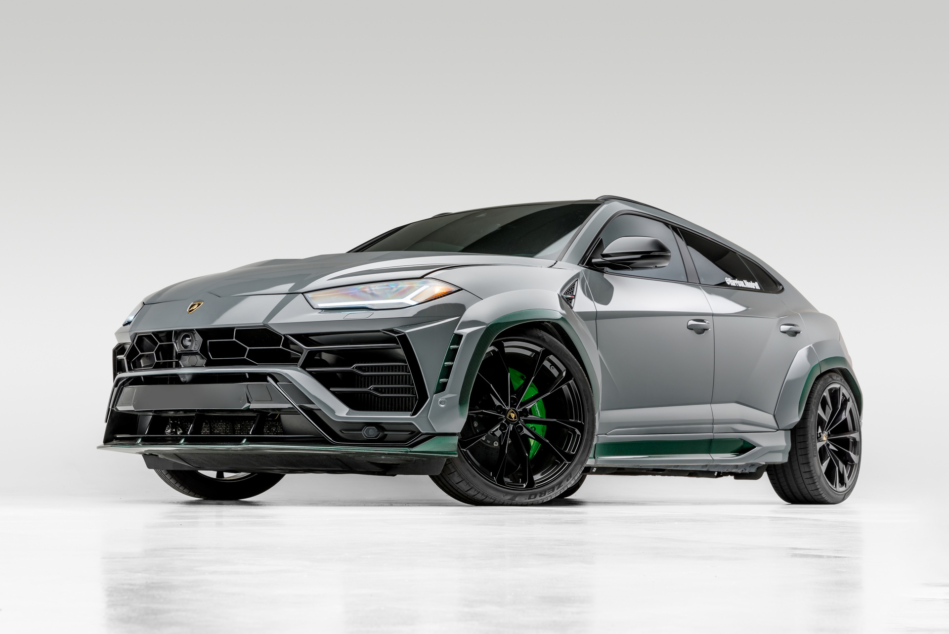 800 HP, Carbon Fiber-Bodied Lamborghini Urus “Green Urnet” Cost $350,000