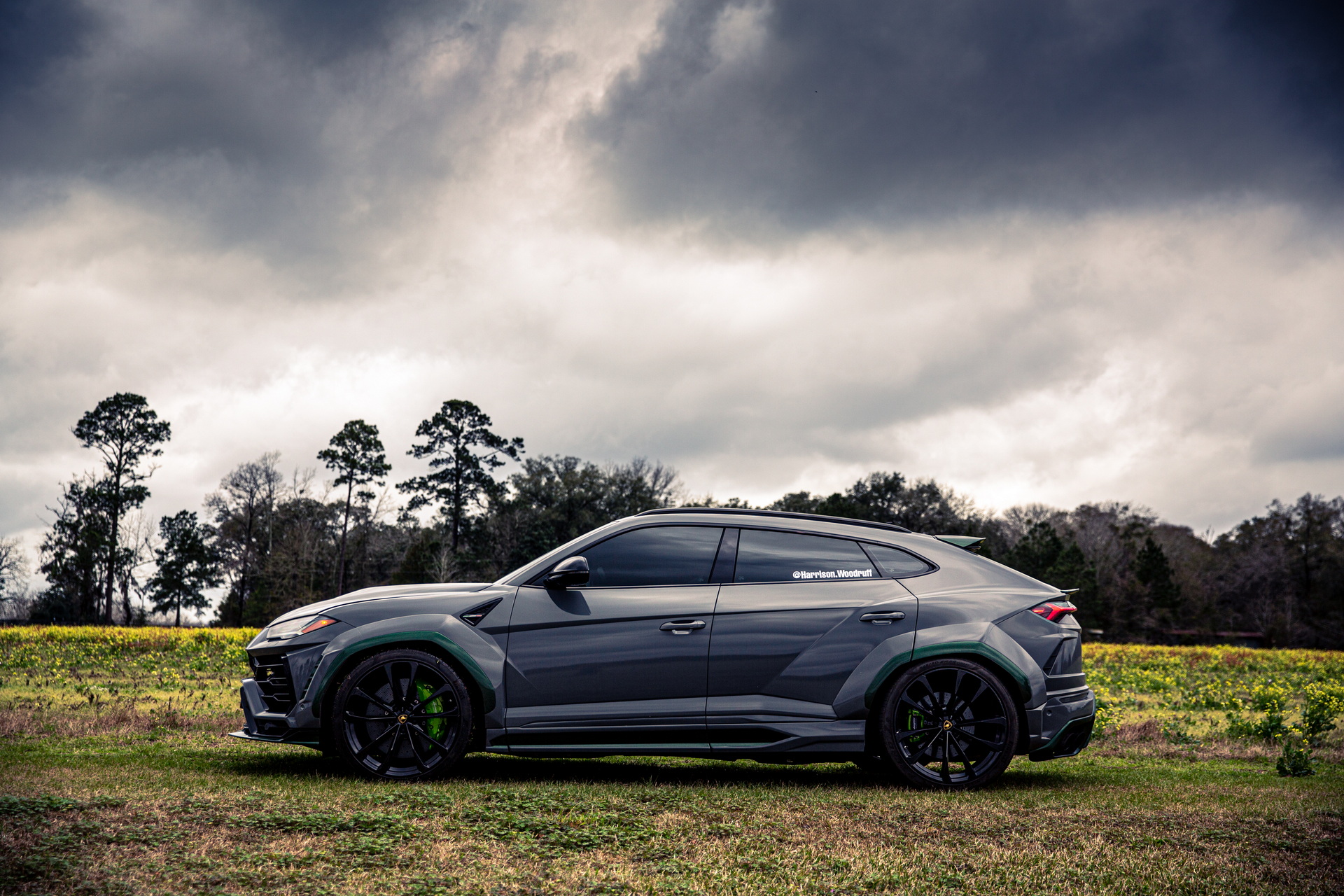 800 HP, Carbon Fiber-Bodied Lamborghini Urus “Green Urnet” Cost $350,000
