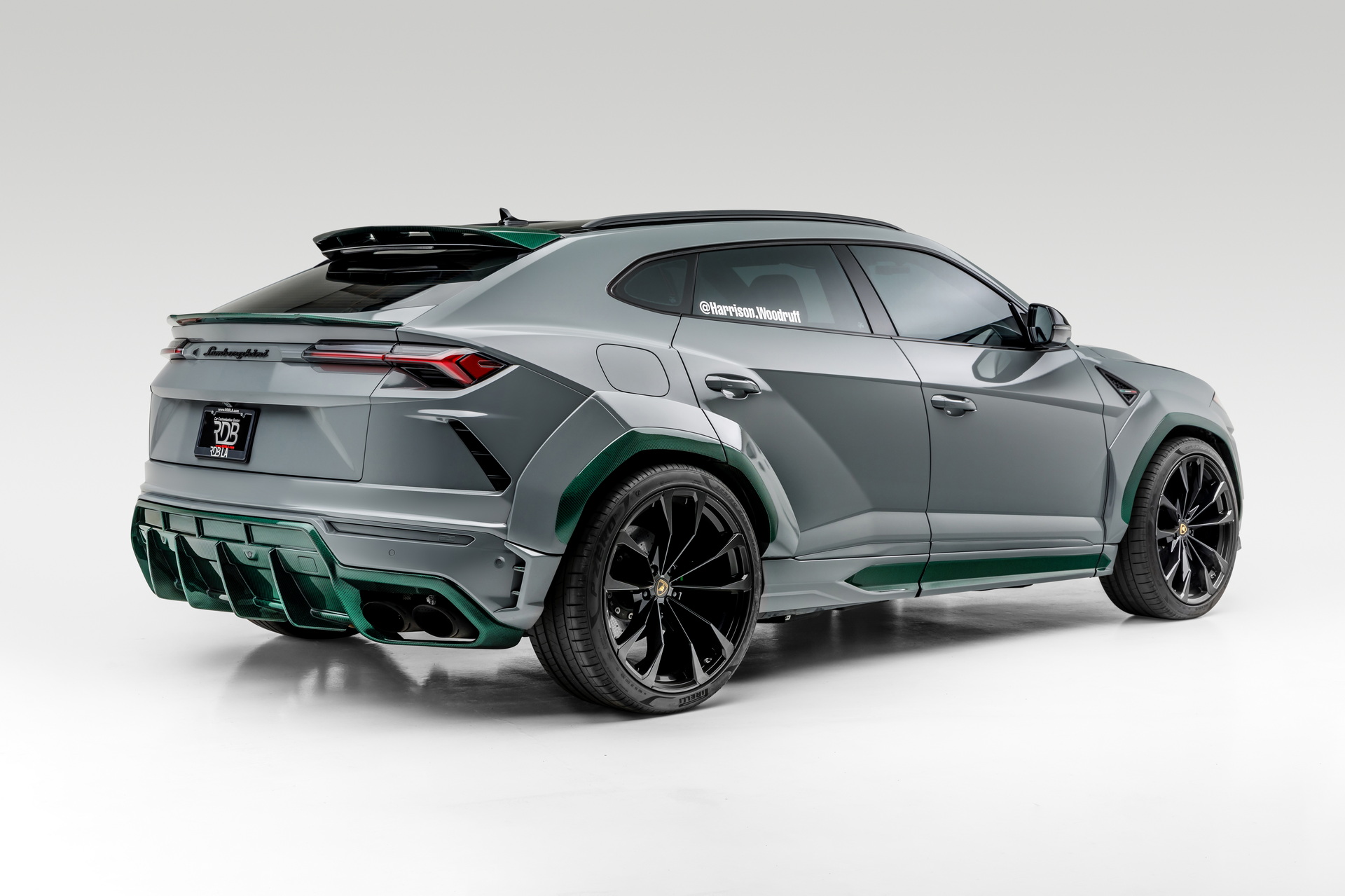800 HP, Carbon Fiber-Bodied Lamborghini Urus “Green Urnet” Cost $350,000