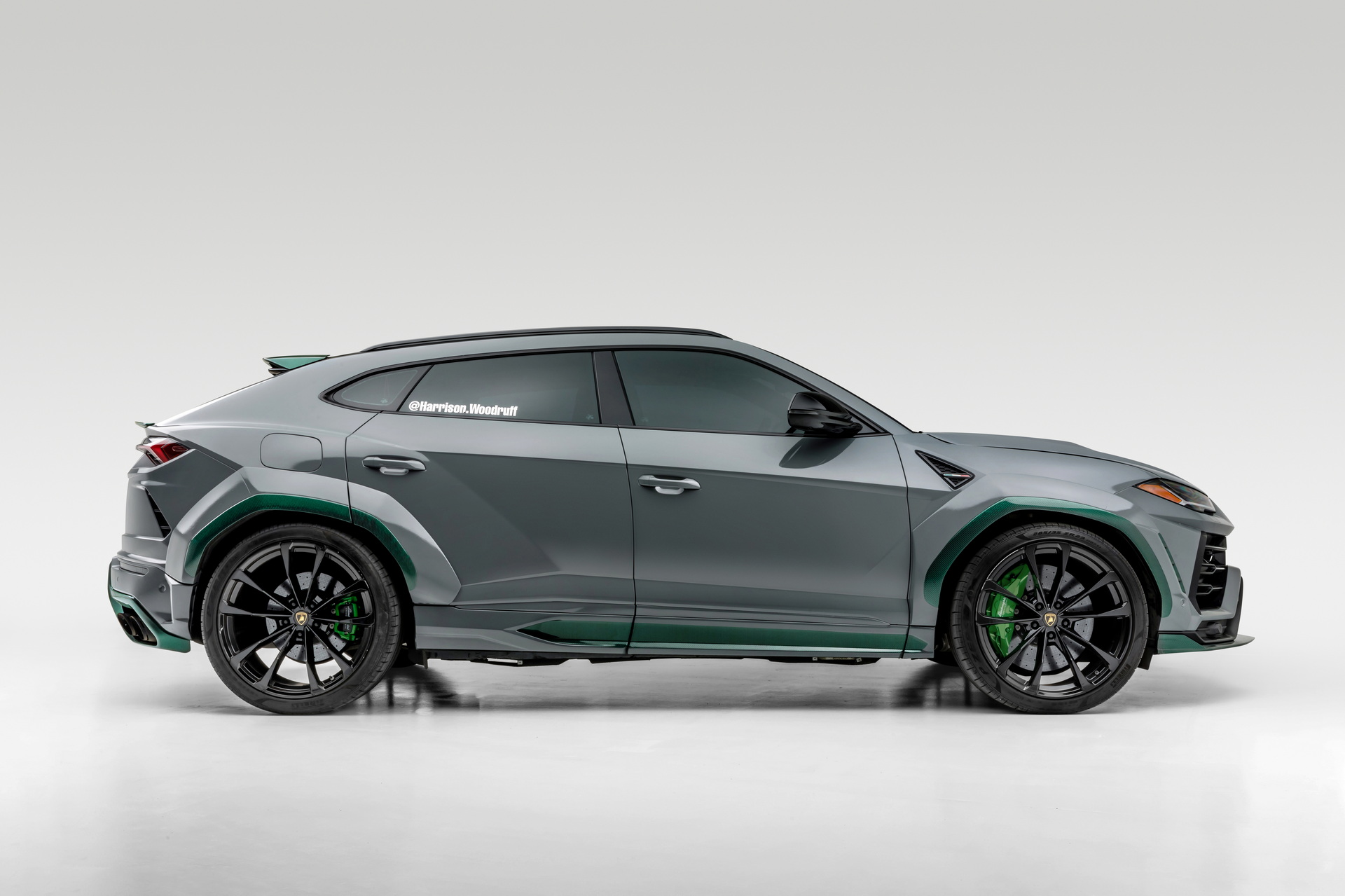 800 HP, Carbon Fiber-Bodied Lamborghini Urus “Green Urnet” Cost $350,000