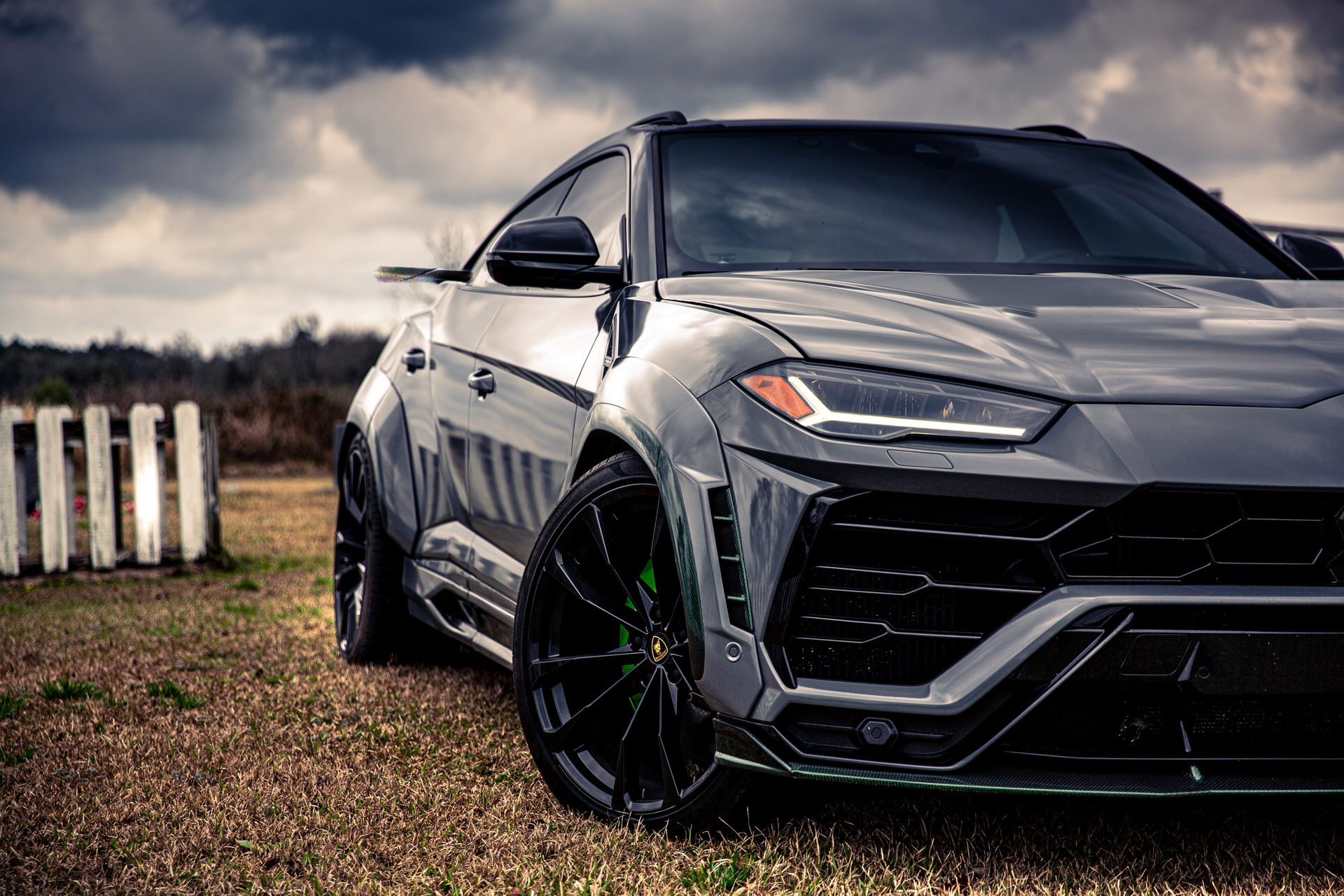 800 HP, Carbon Fiber-Bodied Lamborghini Urus “Green Urnet” Cost $350,000