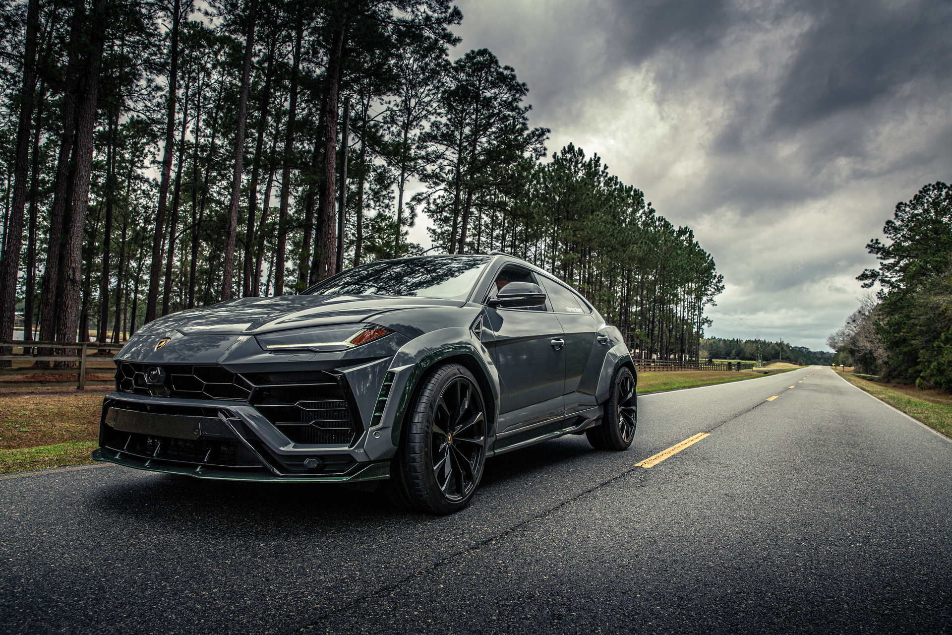 800 HP, Carbon Fiber-Bodied Lamborghini Urus “Green Urnet” Cost $350,000
