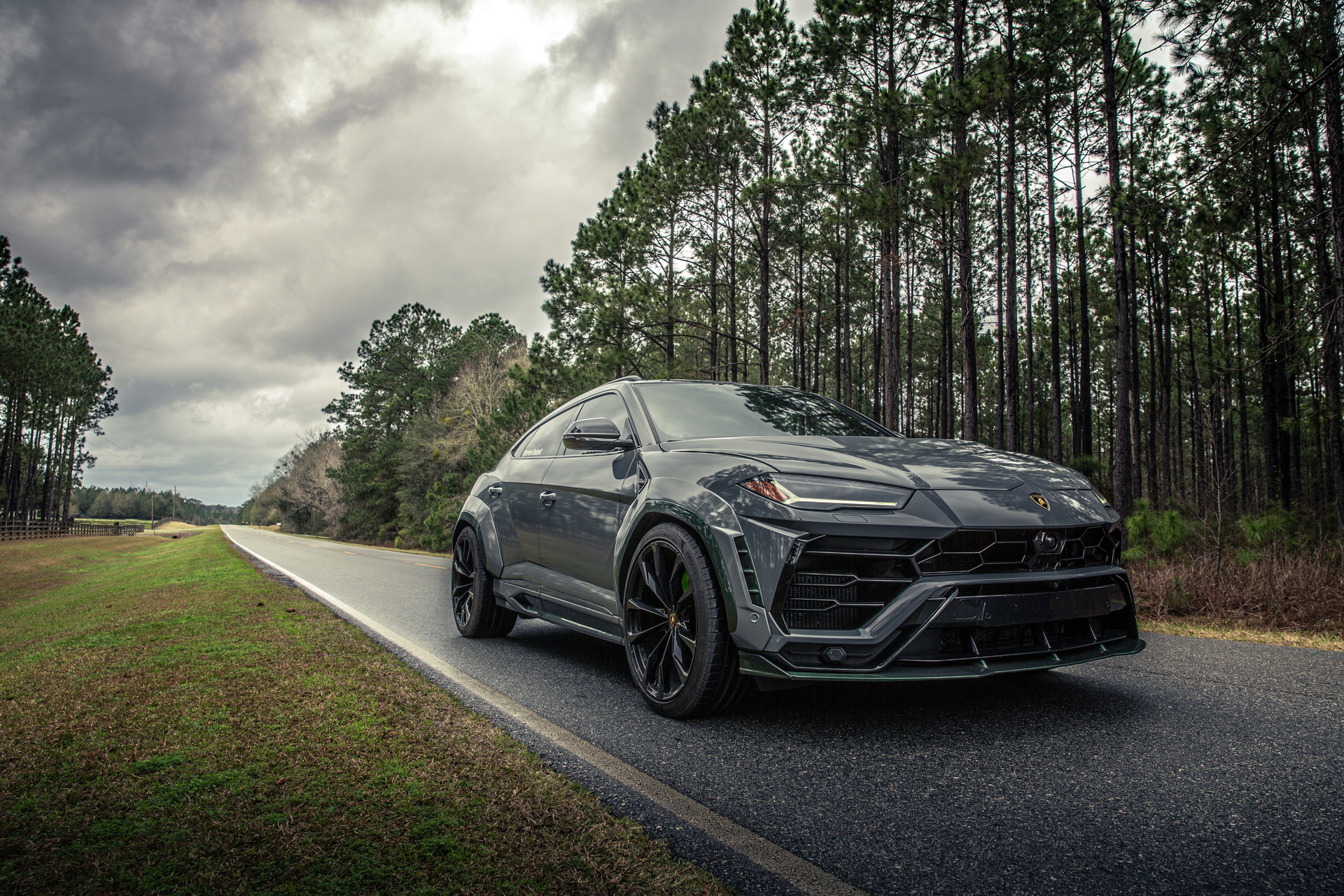 800 HP, Carbon Fiber-Bodied Lamborghini Urus “Green Urnet” Cost $350,000