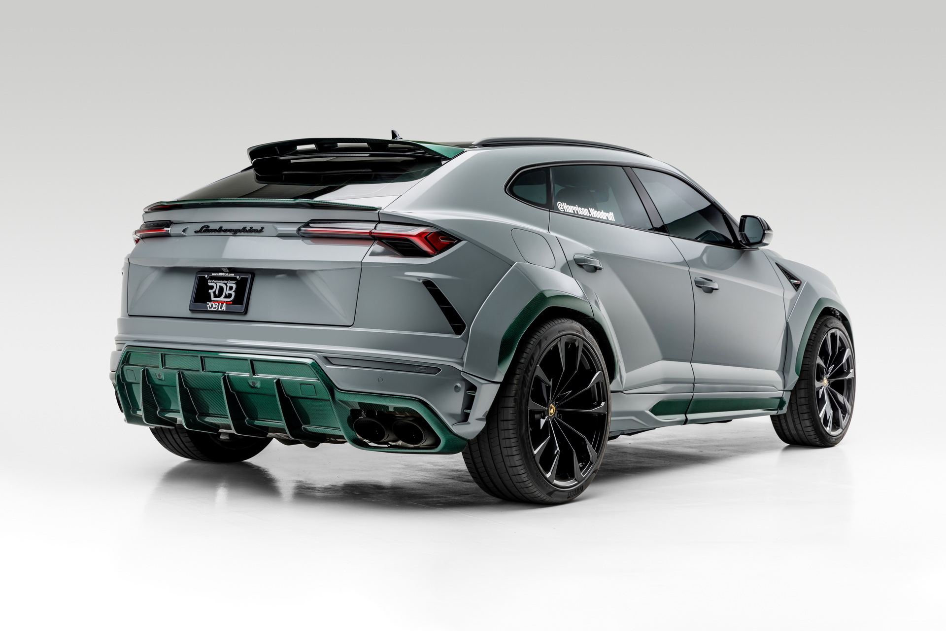 800 HP, Carbon Fiber-Bodied Lamborghini Urus “Green Urnet” Cost $350,000