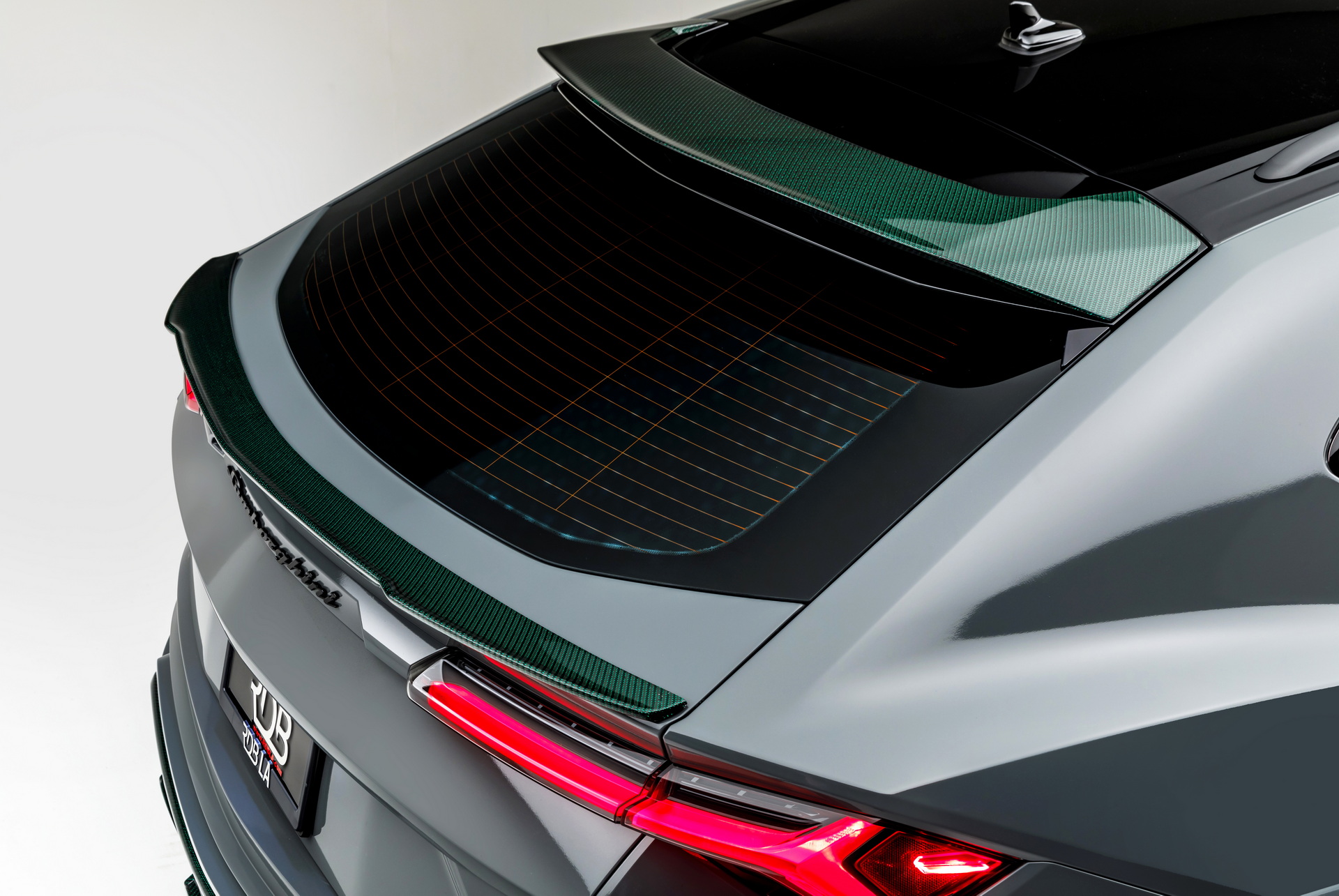 800 HP, Carbon Fiber-Bodied Lamborghini Urus “Green Urnet” Cost $350,000