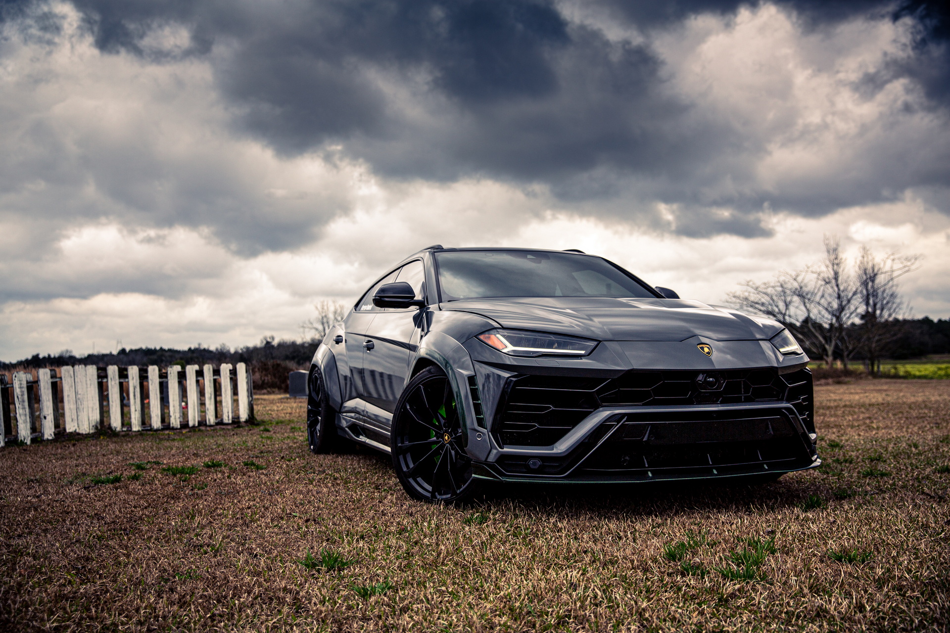 800 HP, Carbon Fiber-Bodied Lamborghini Urus “Green Urnet” Cost $350,000