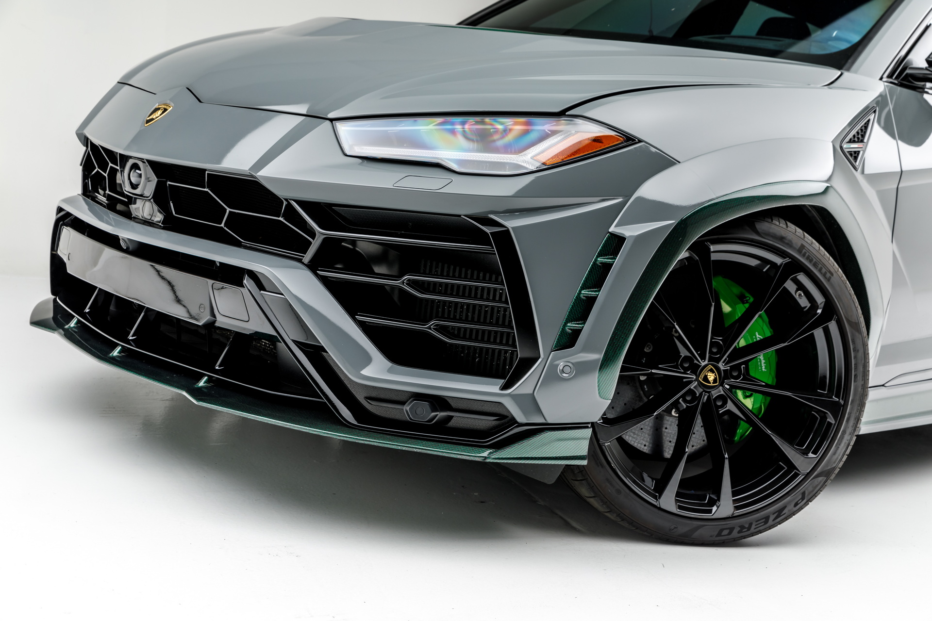 800 HP, Carbon Fiber-Bodied Lamborghini Urus “Green Urnet” Cost $350,000