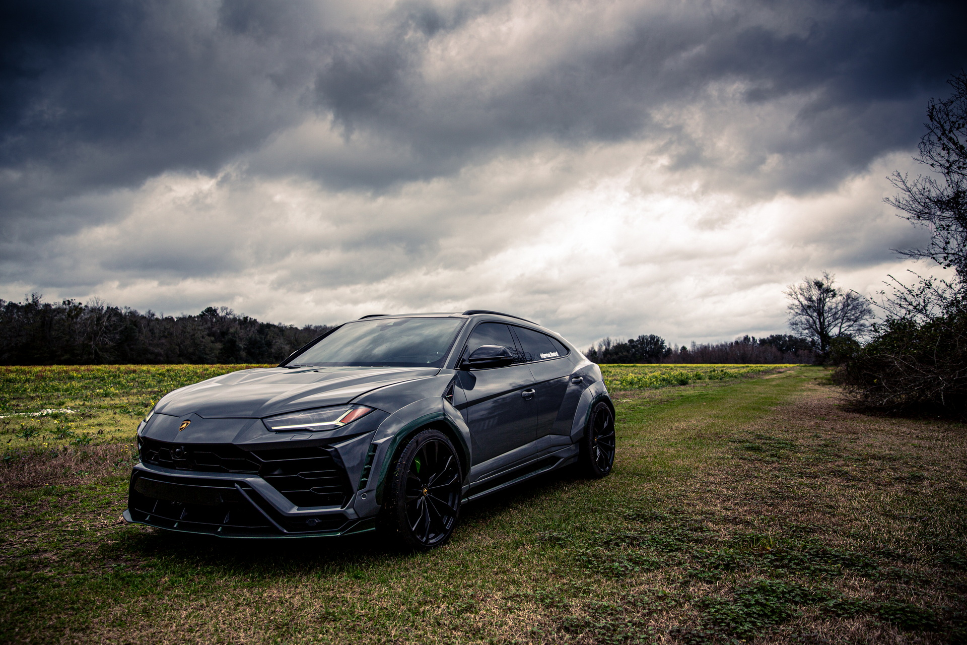 800 HP, Carbon Fiber-Bodied Lamborghini Urus “Green Urnet” Cost $350,000