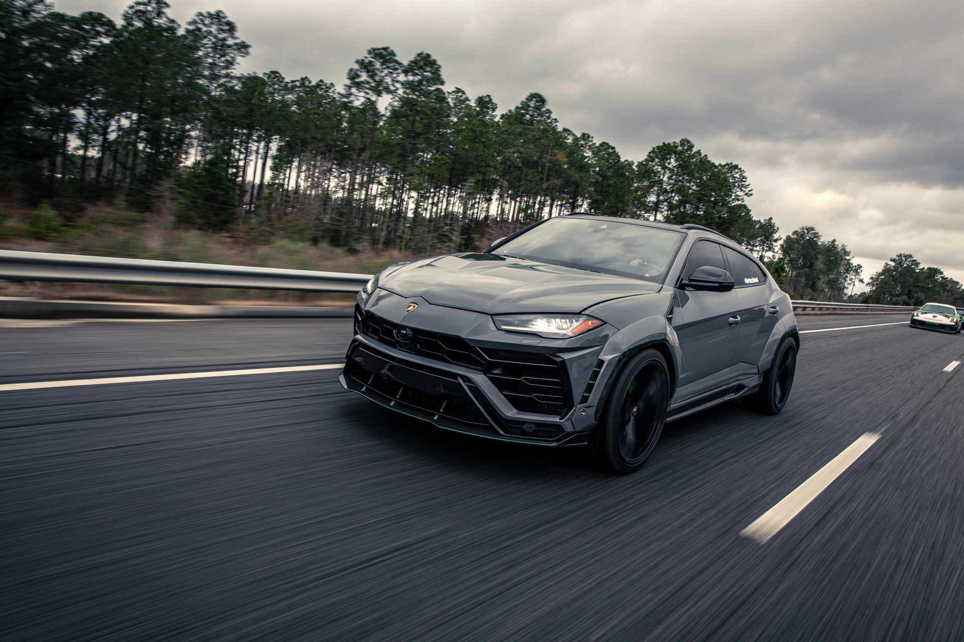 800 HP, Carbon Fiber-Bodied Lamborghini Urus “Green Urnet” Cost $350,000