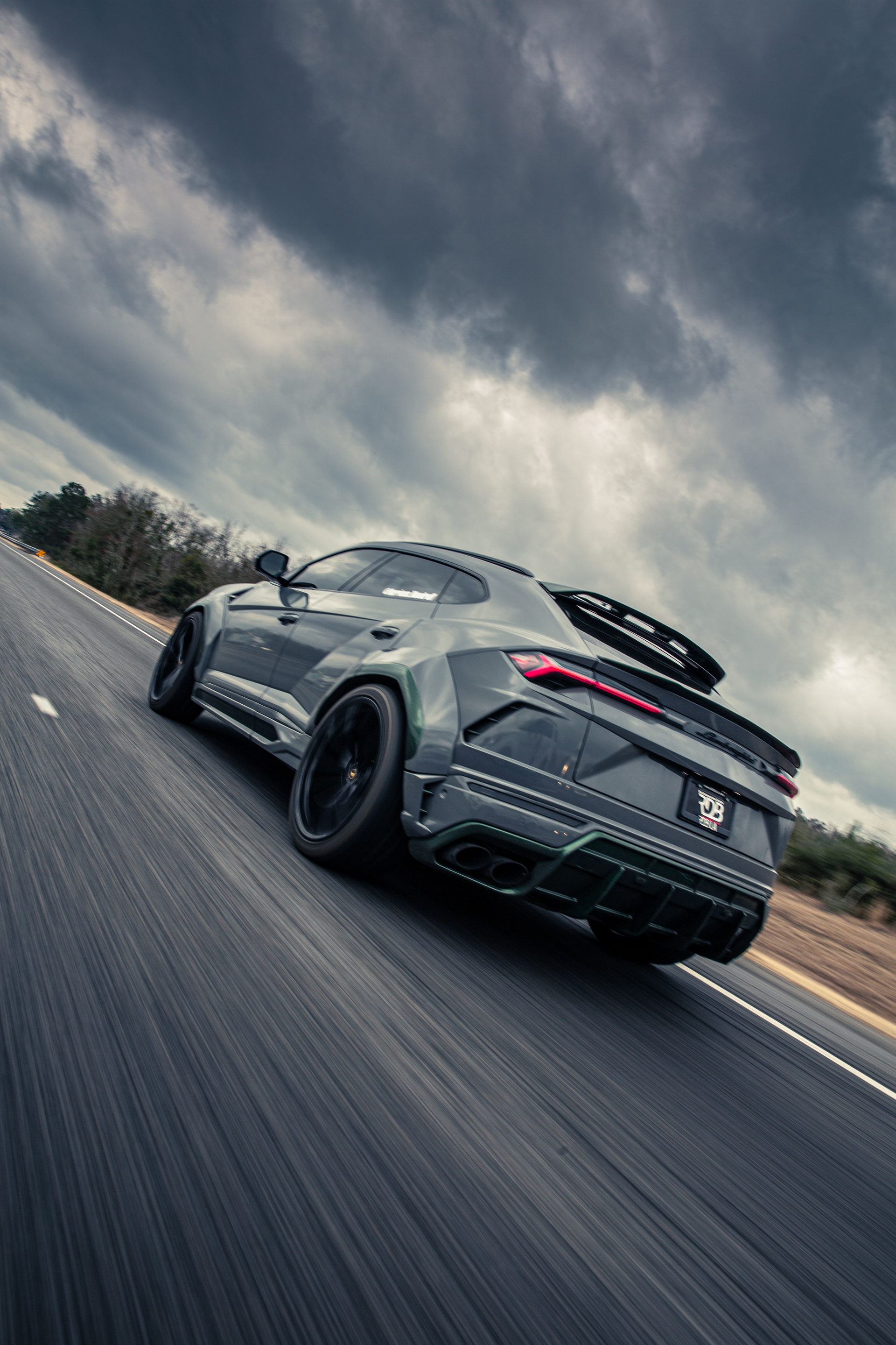 800 HP, Carbon Fiber-Bodied Lamborghini Urus “Green Urnet” Cost $350,000
