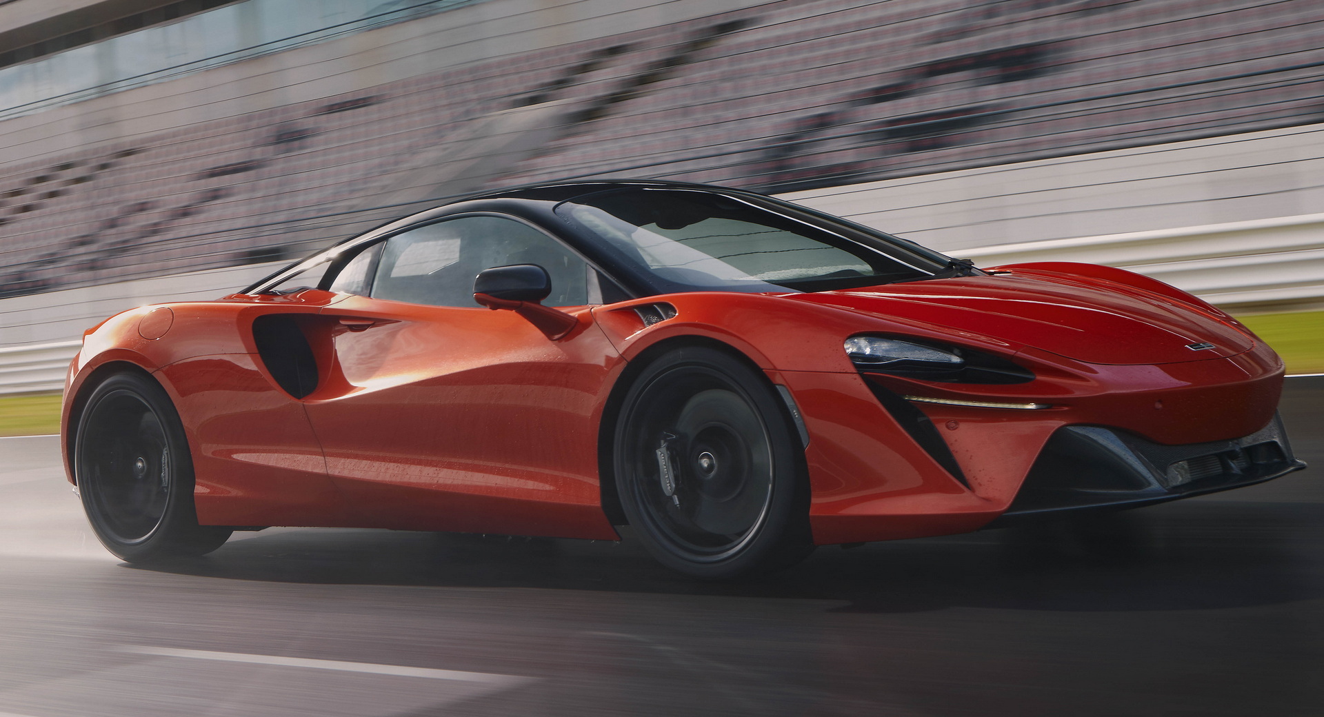 Mclaren artura скорость