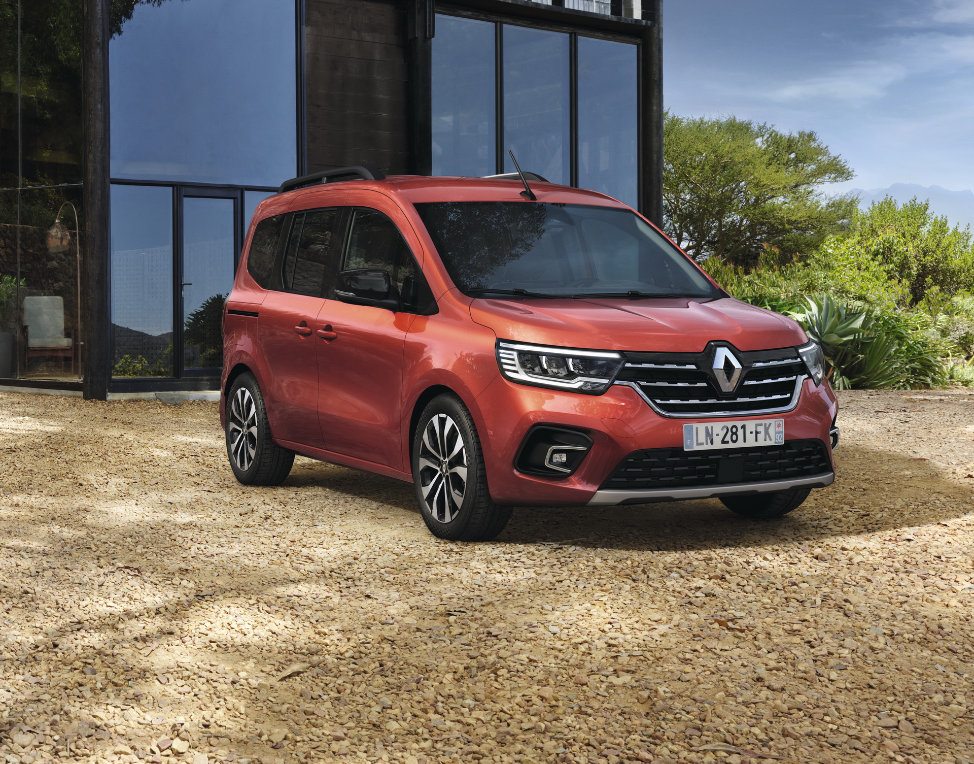 New Renault Kangoo Goes On Sale In Europe For Families With A Van Addiction