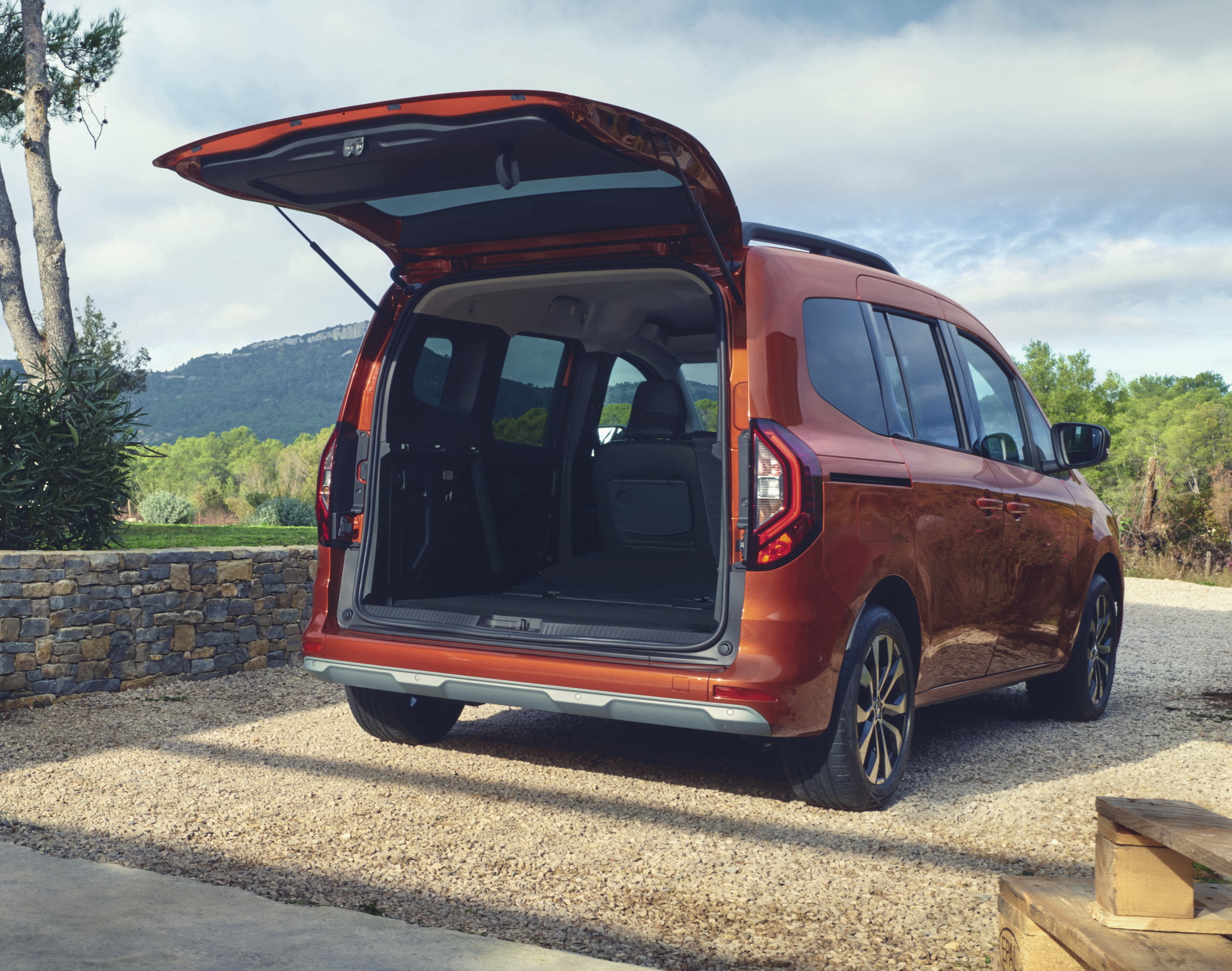 New Renault Kangoo Goes On Sale In Europe For Families With A Van Addiction