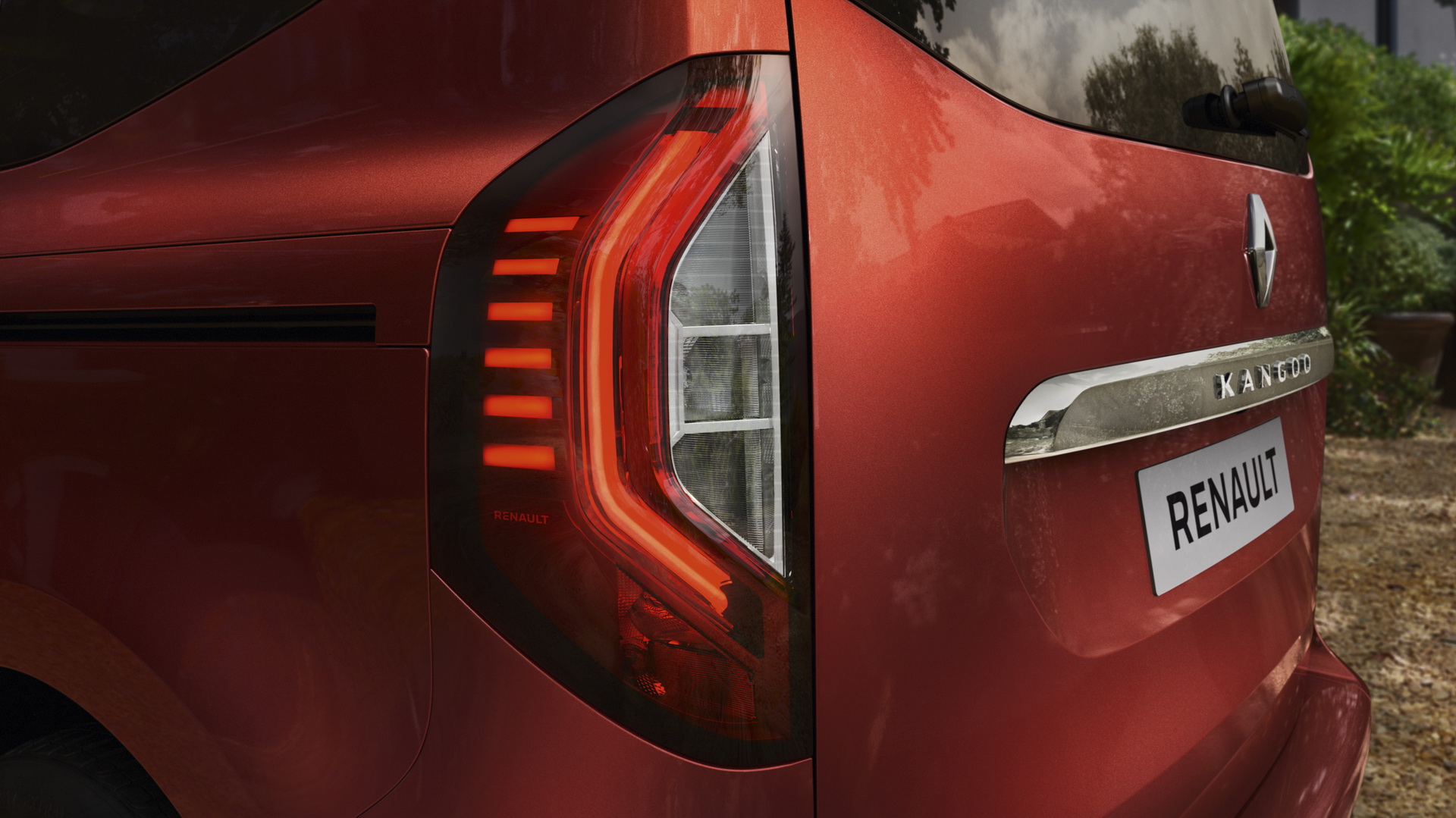 New Renault Kangoo Goes On Sale In Europe For Families With A Van Addiction