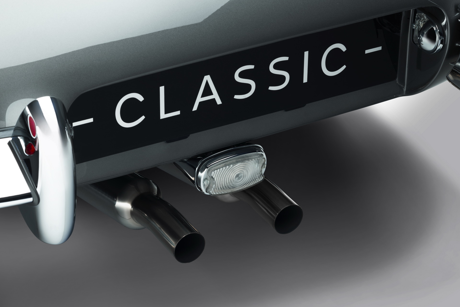 Jaguar Classic Shows Stunning Pair Of Factory Restored E-Type 60 Collection Editions