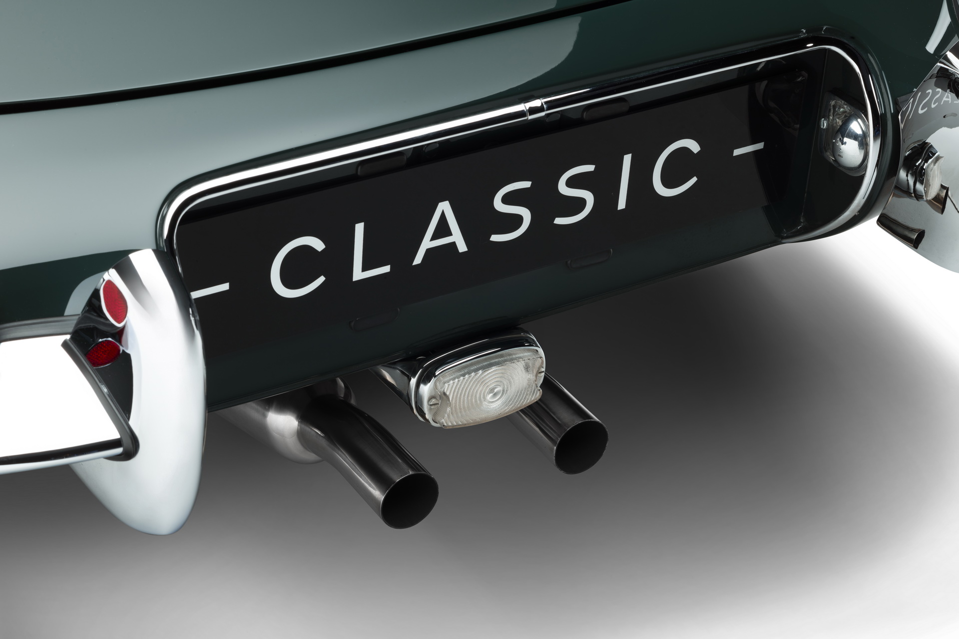 Jaguar Classic Shows Stunning Pair Of Factory Restored E-Type 60 Collection Editions
