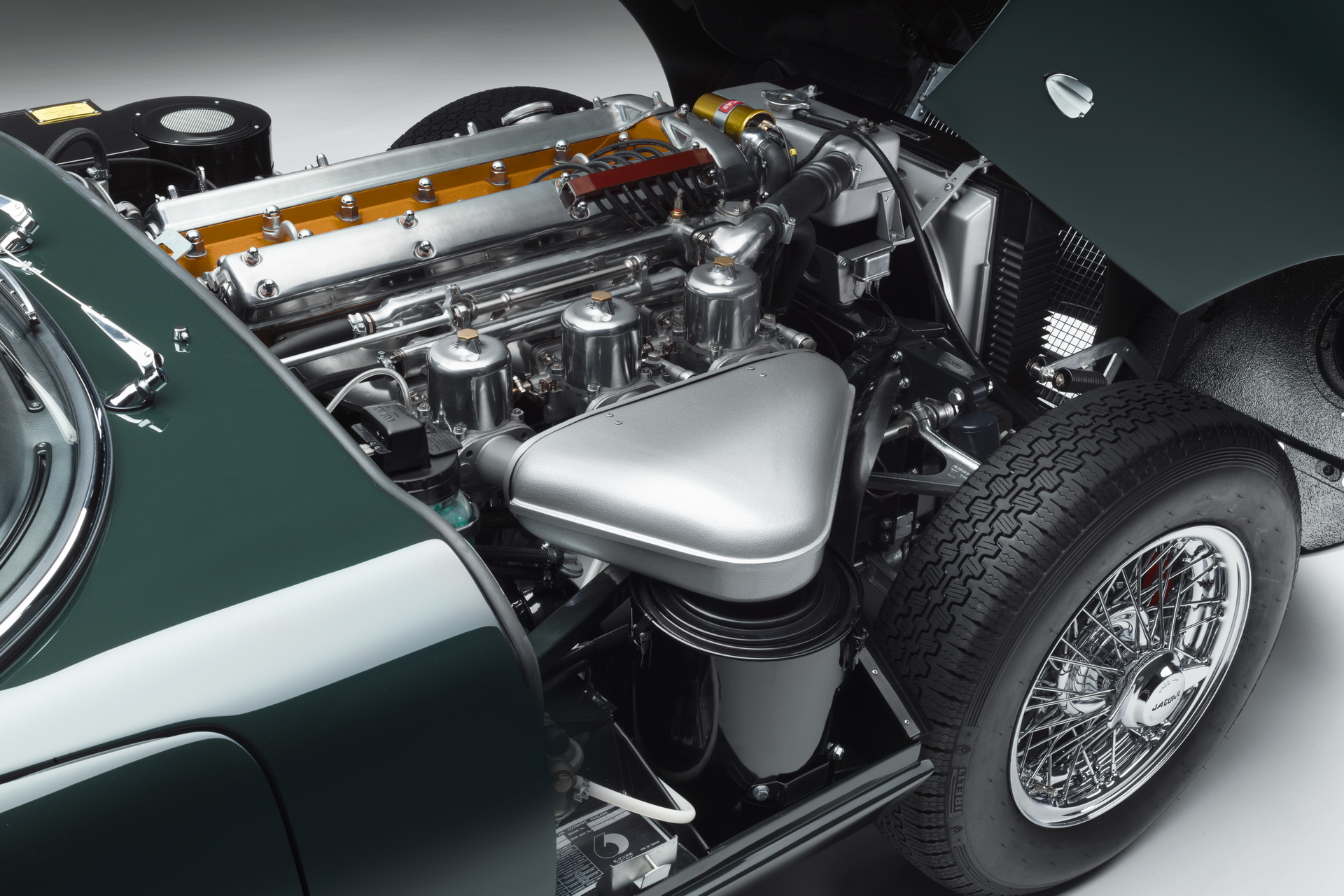 Jaguar Classic Shows Stunning Pair Of Factory Restored E-Type 60 Collection Editions