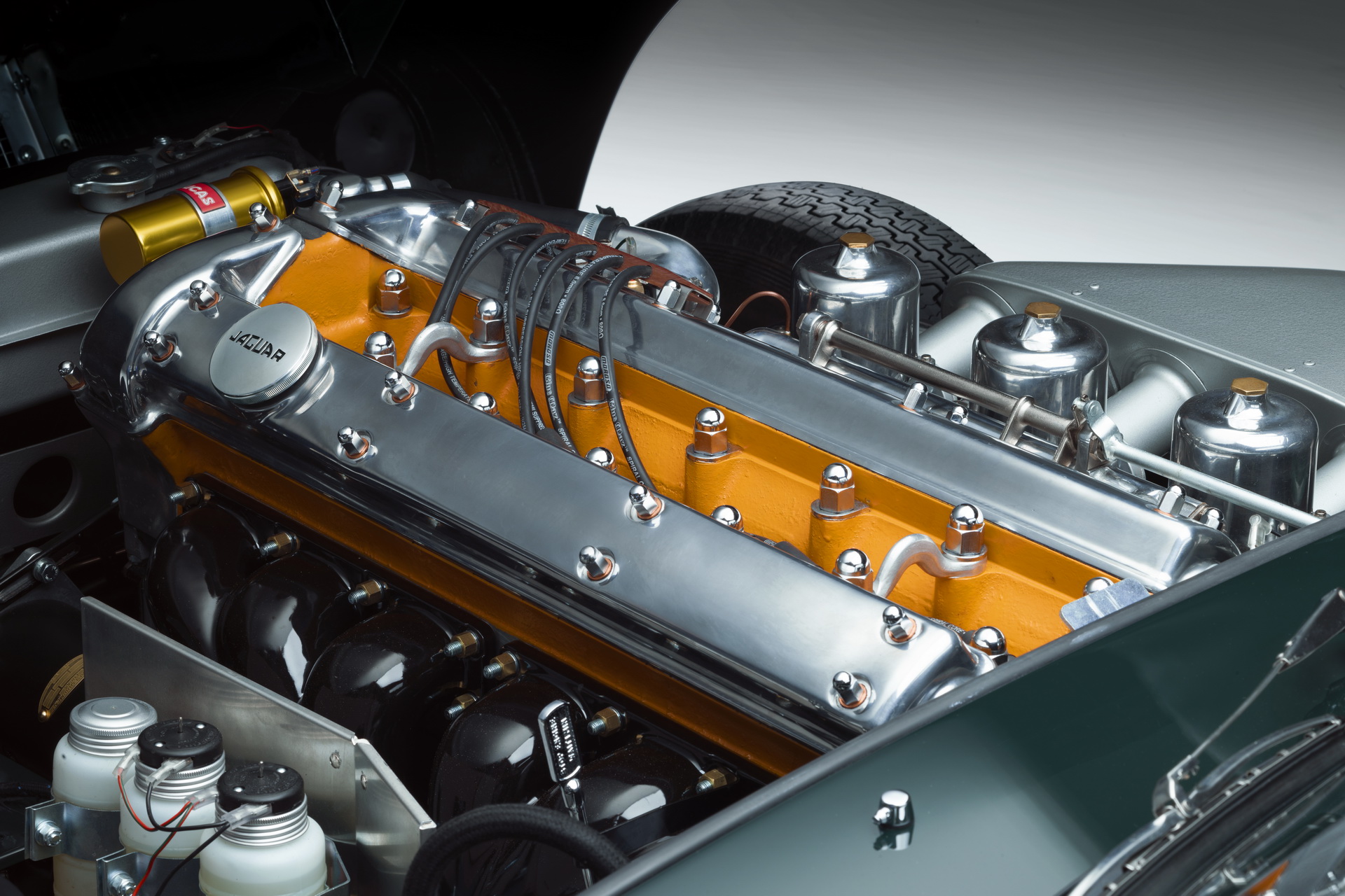 Jaguar Classic Shows Stunning Pair Of Factory Restored E-Type 60 Collection Editions