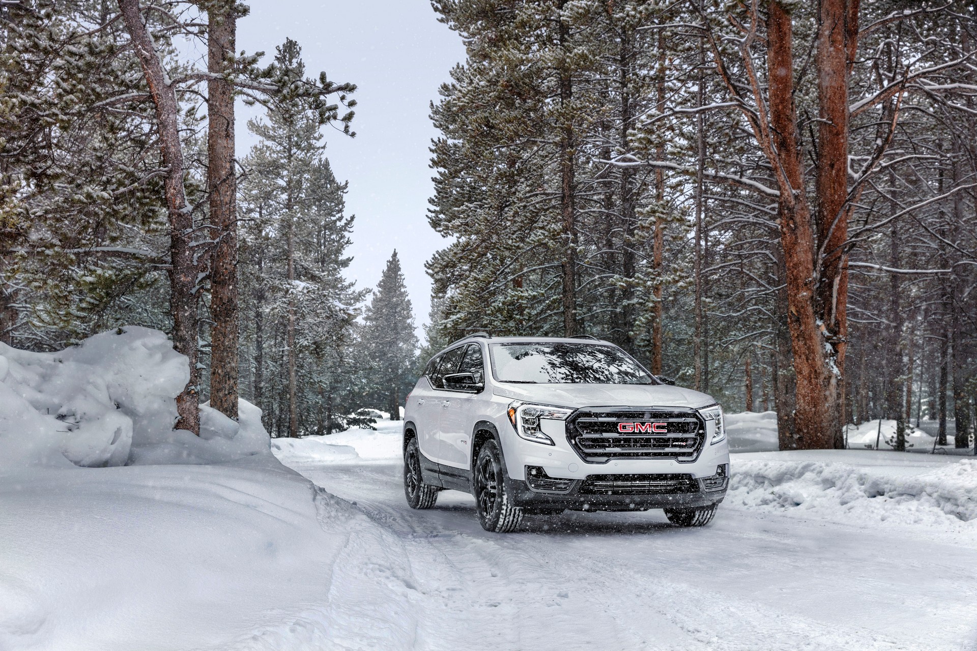 2022 GMC Terrain Debuts With Updated Looks, Rugged New AT4 Variant