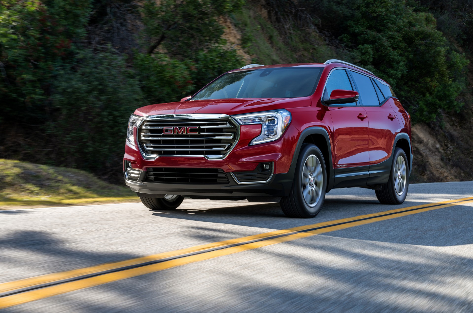 2022 GMC Terrain Debuts With Updated Looks, Rugged New AT4 Variant