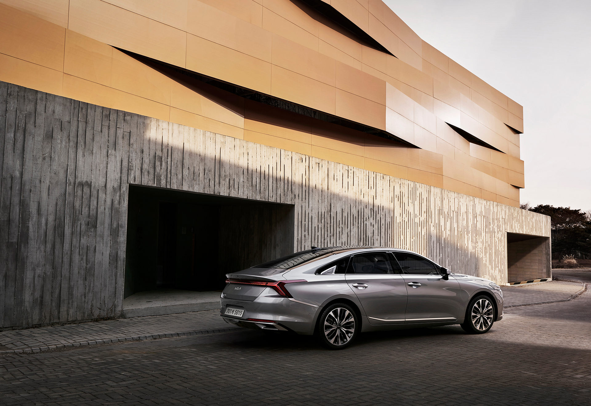 New Kia K8 (Cadenza) Specs Revealed, Gets Up To 295 HP 3.5-Liter V6 And Offers AWD