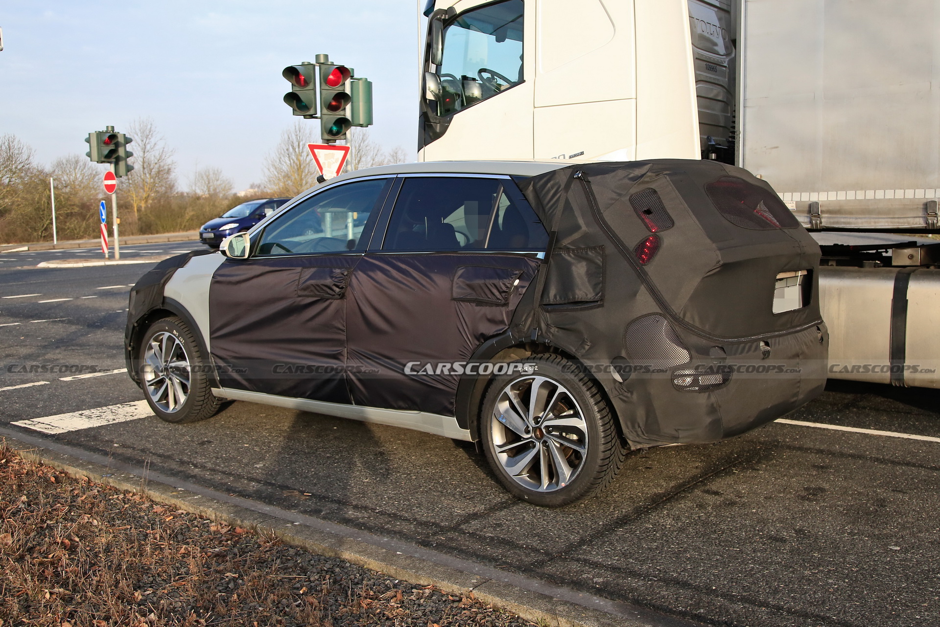 2022 Kia Niro Spied With Bold New Face, Could Debut Later This Year