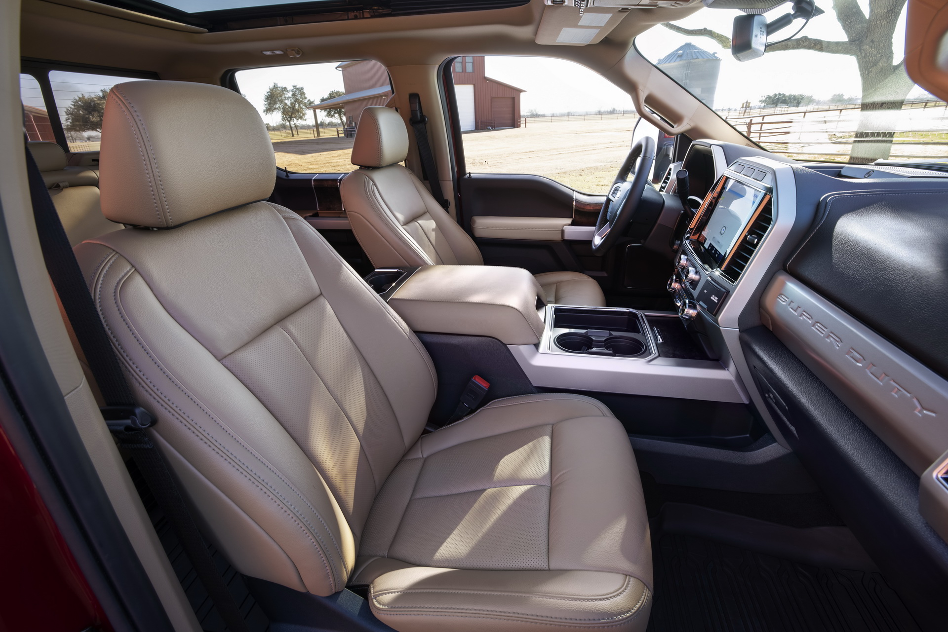 2022 Ford Super Duty Revealed With Less Chrome, New 12-Inch Infotainment System