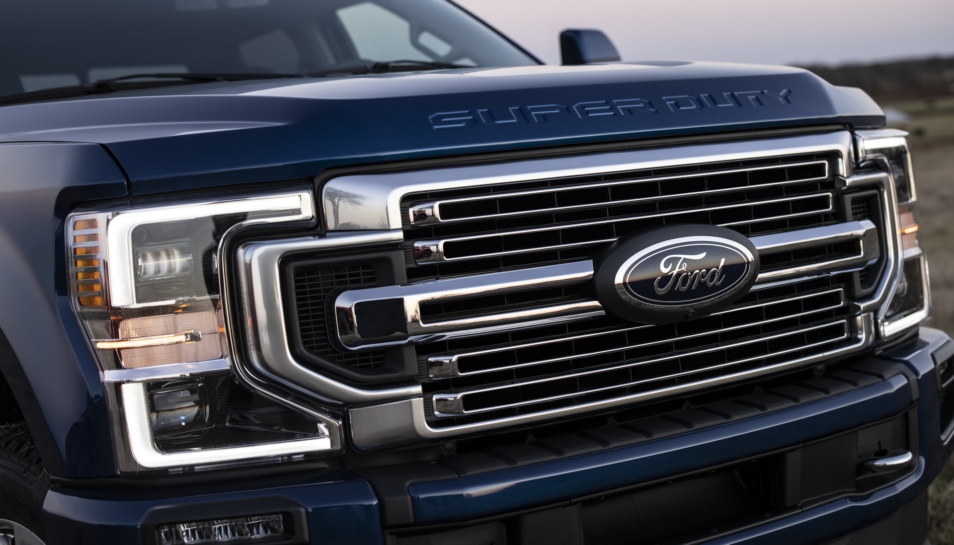2022 Ford Super Duty Revealed With Less Chrome, New 12-Inch Infotainment System