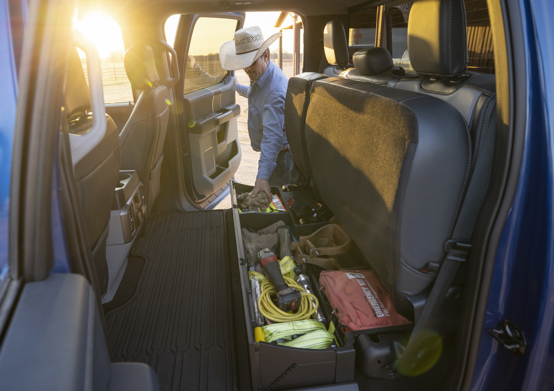 2022 Ford Super Duty Revealed With Less Chrome, New 12-Inch Infotainment System