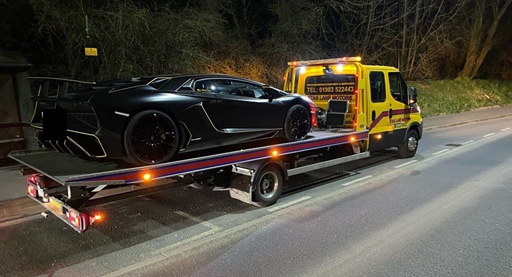  Priceless: Having Your +$300,000 Lamborghini Towed For Not Paying A Few Hundred Bucks Road Taxes