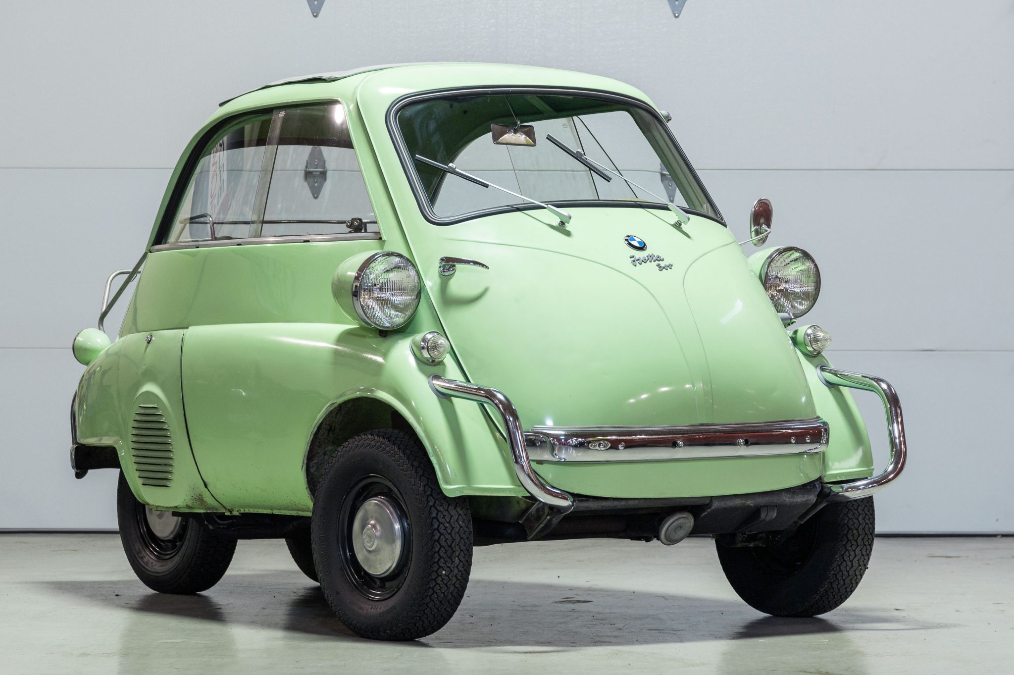 Take A Trip Back In Time With This Cute 1959 BMW Isetta