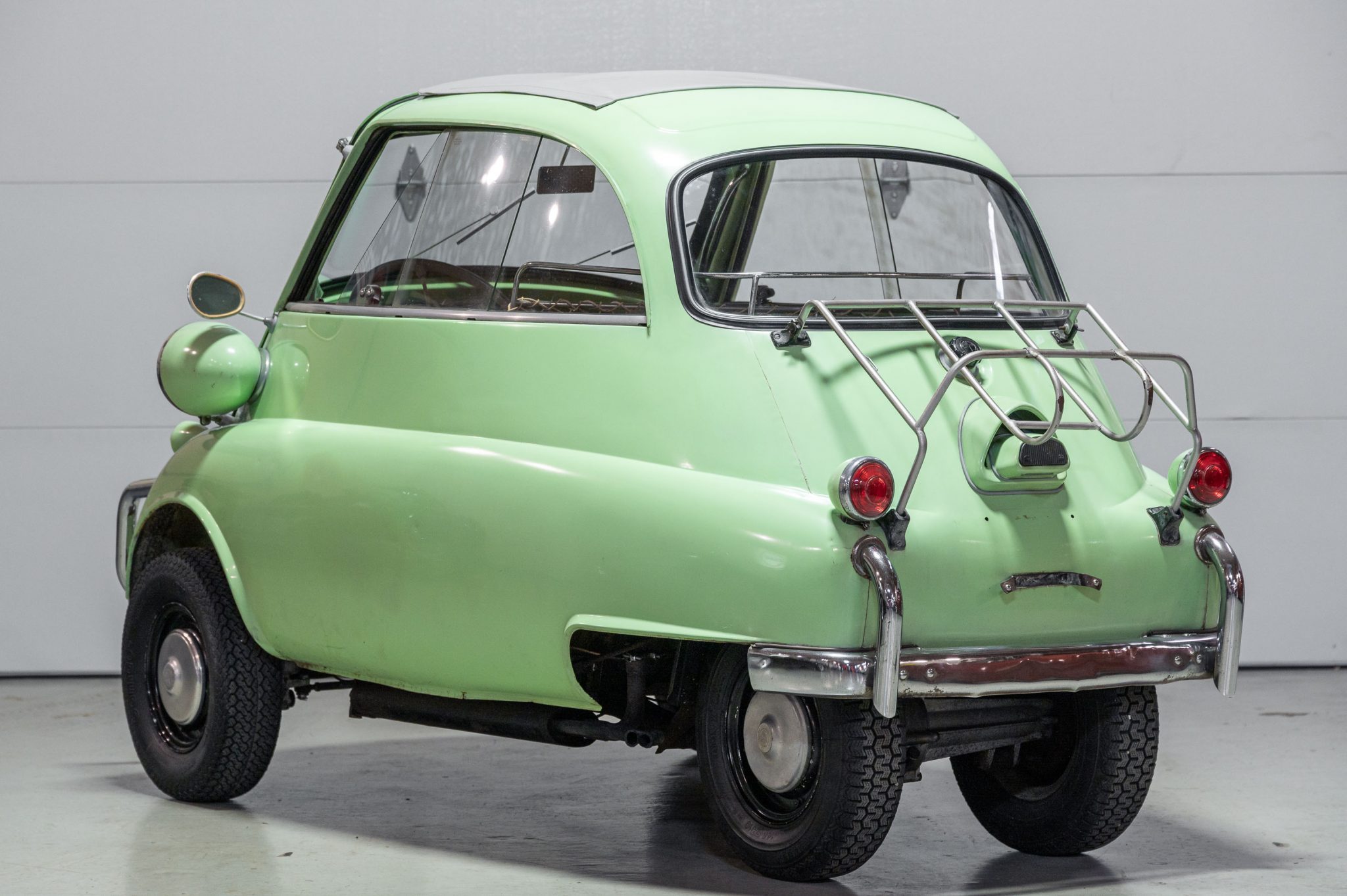 Take A Trip Back In Time With This Cute 1959 BMW Isetta