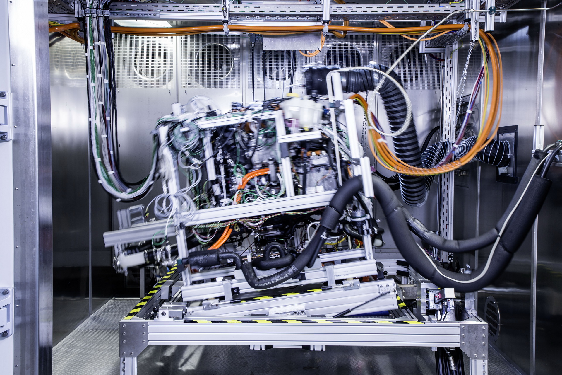 Daimler And Volvo Finalize Fuel-Cell Joint Venture For Trucks