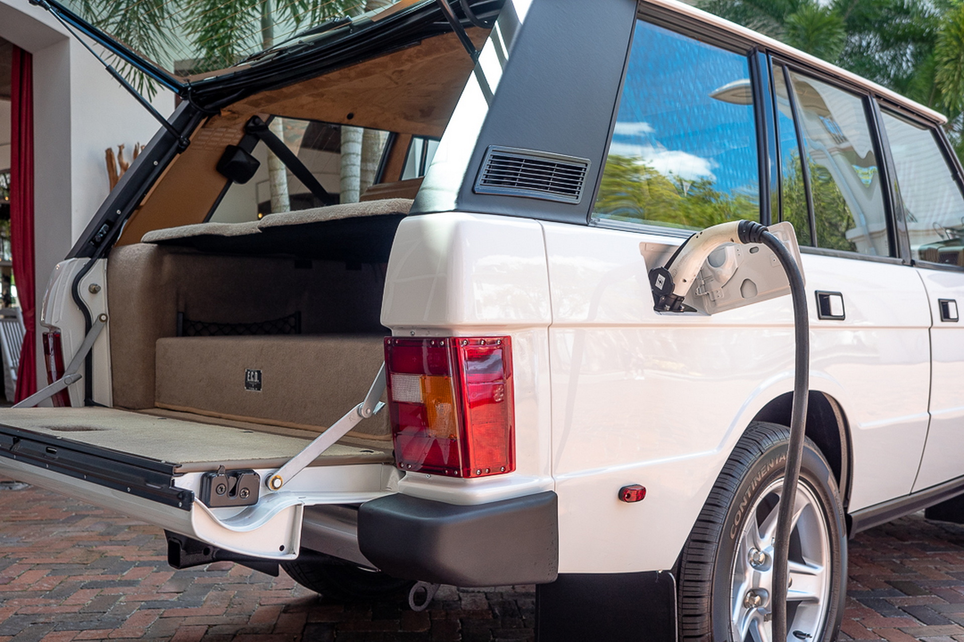 Classic Range Rover Electromod Is Powered By A Tesla Drivetrain And Can Hit 60MPH In 5.2 Sec