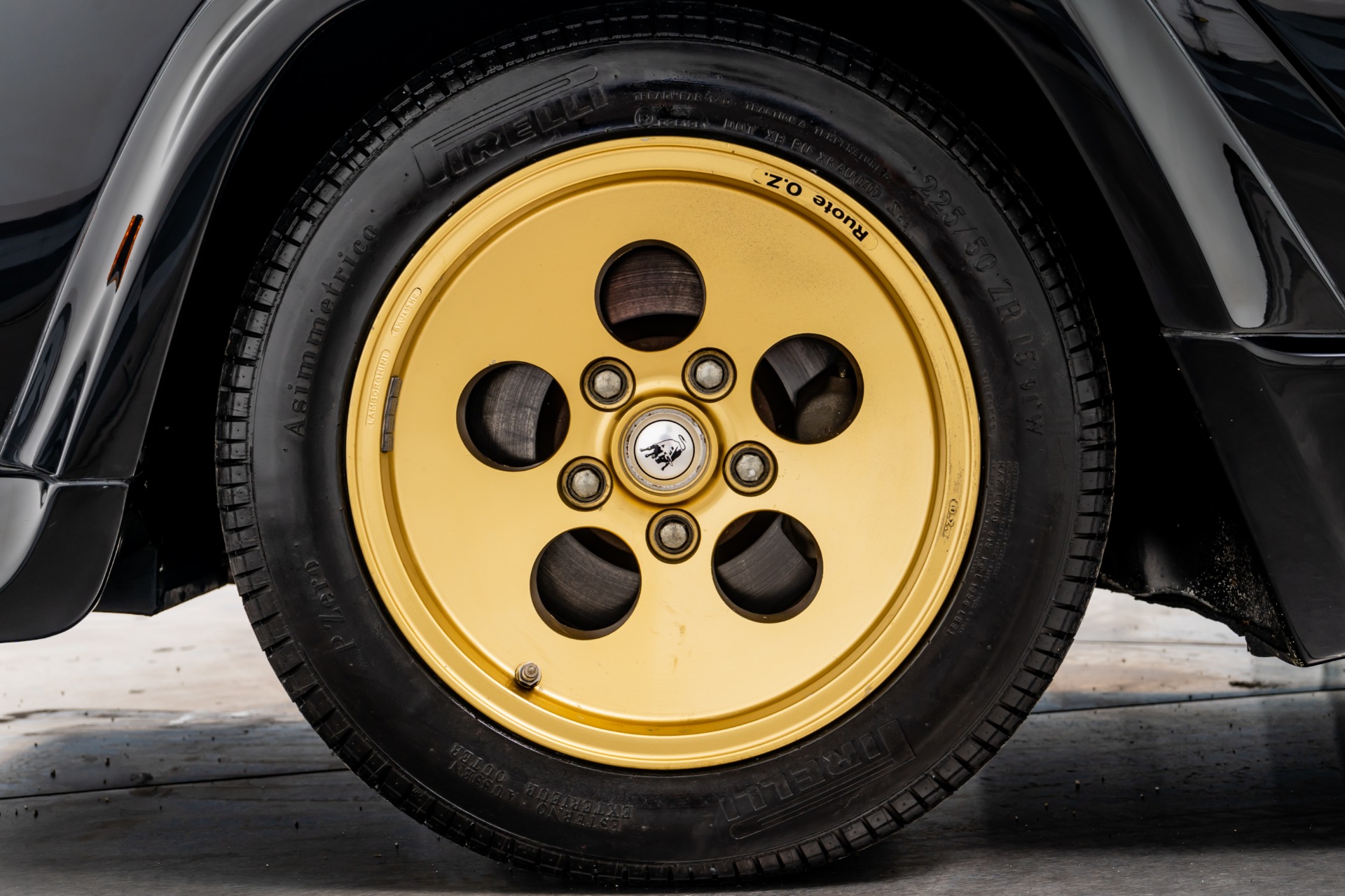 Rich ’80s Kids, Succumb To Your Midlife Crisis With This Lamborghini Countach 5000 QV