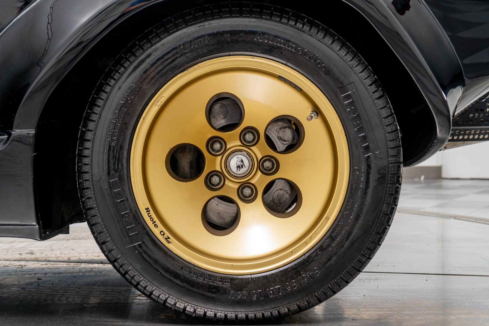 Rich ’80s Kids, Succumb To Your Midlife Crisis With This Lamborghini Countach 5000 QV