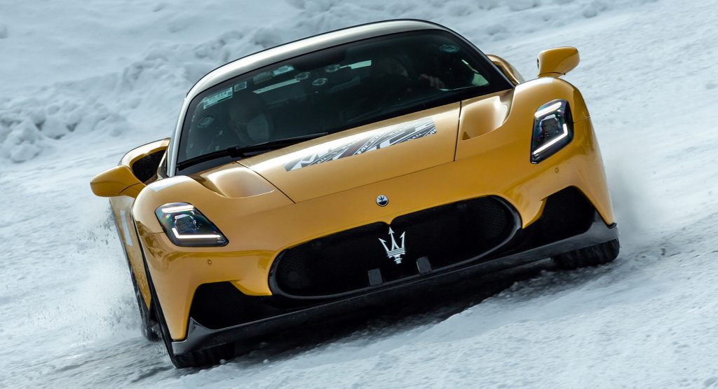  Maserati’s MC20 Mid-Engined Supercar Takes On Snow Drifting