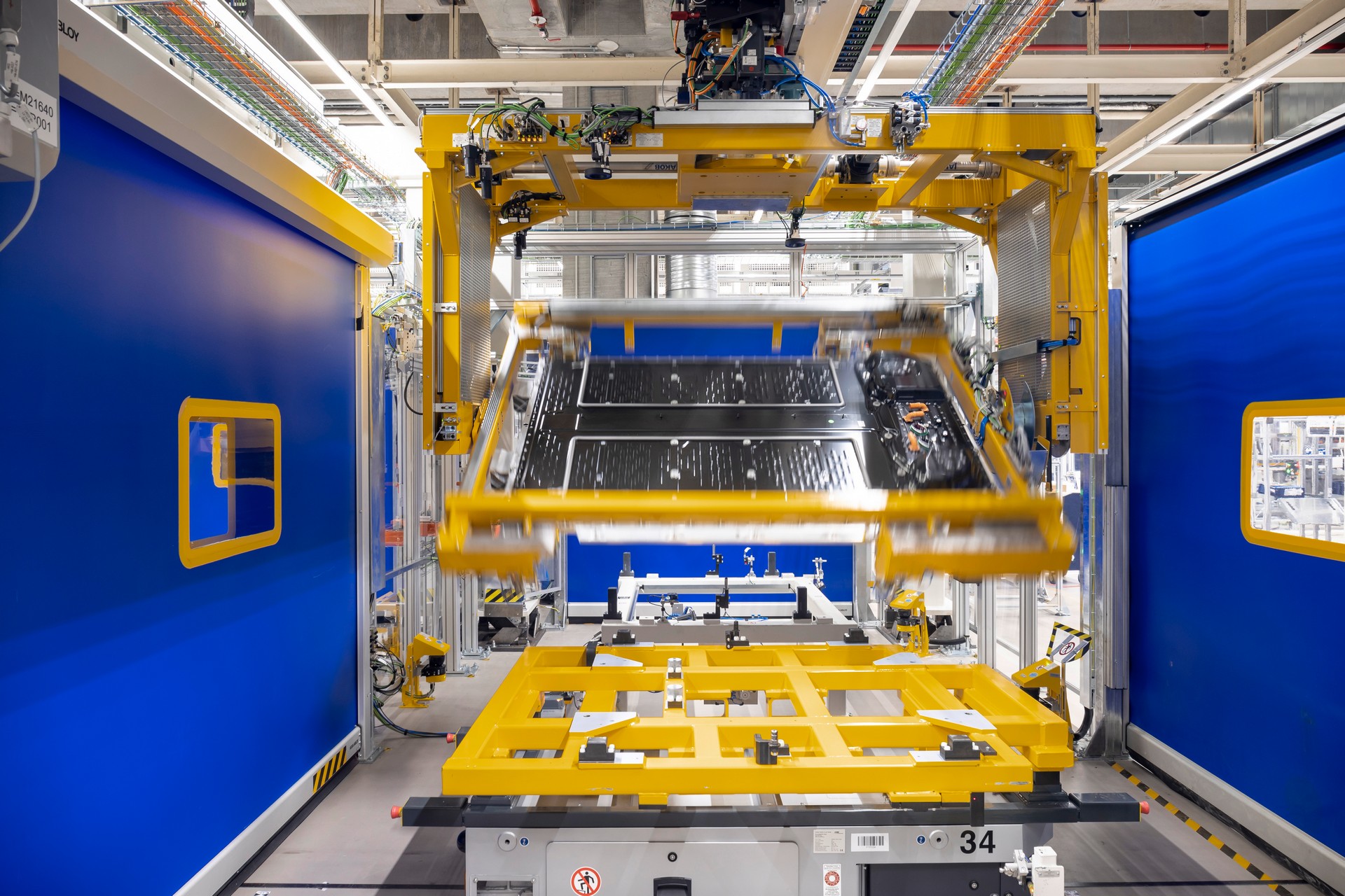 Mercedes EQS Debuts April 15th, Battery Production Already Underway