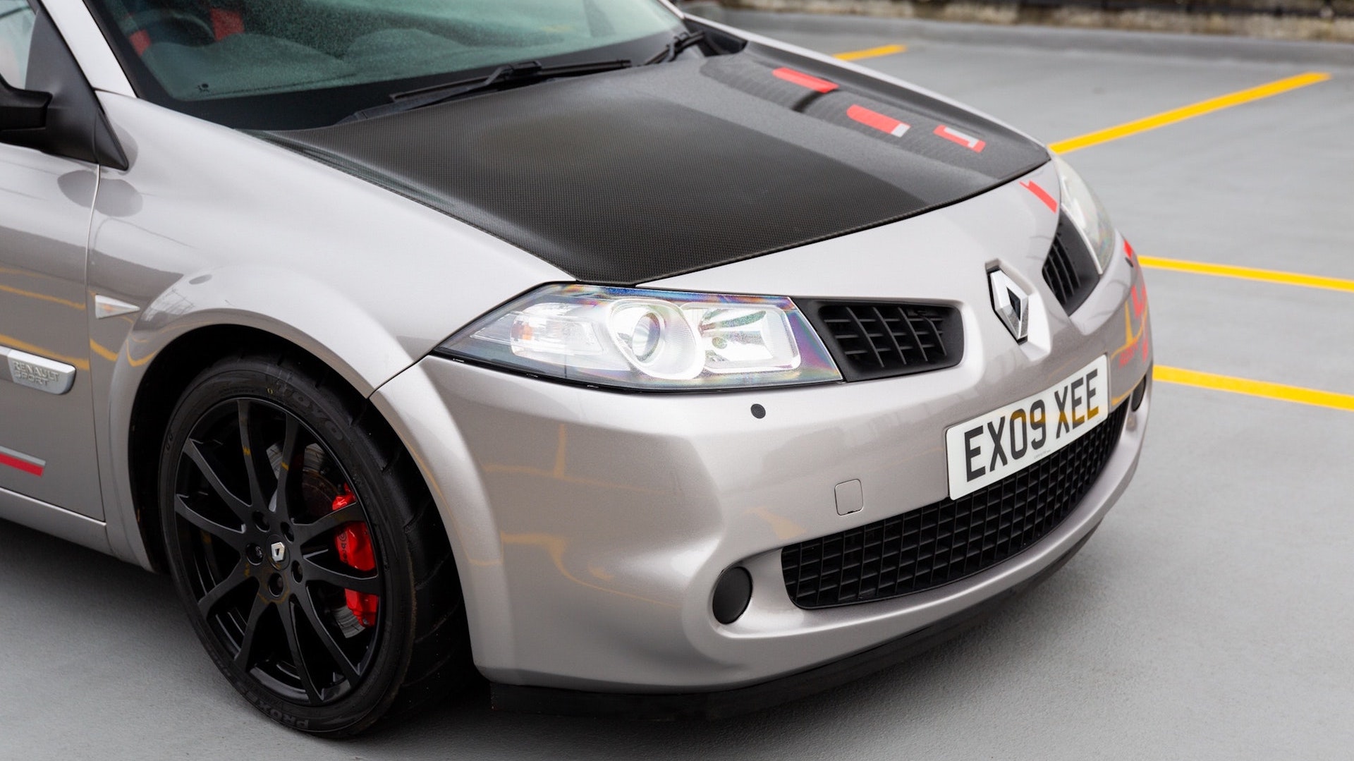 Rare Renault Megane R26.R Is A Hot Hatch That Thinks It’s A 911 GT3