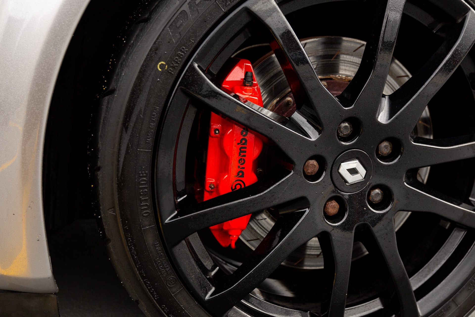 Rare Renault Megane R26.R Is A Hot Hatch That Thinks It’s A 911 GT3